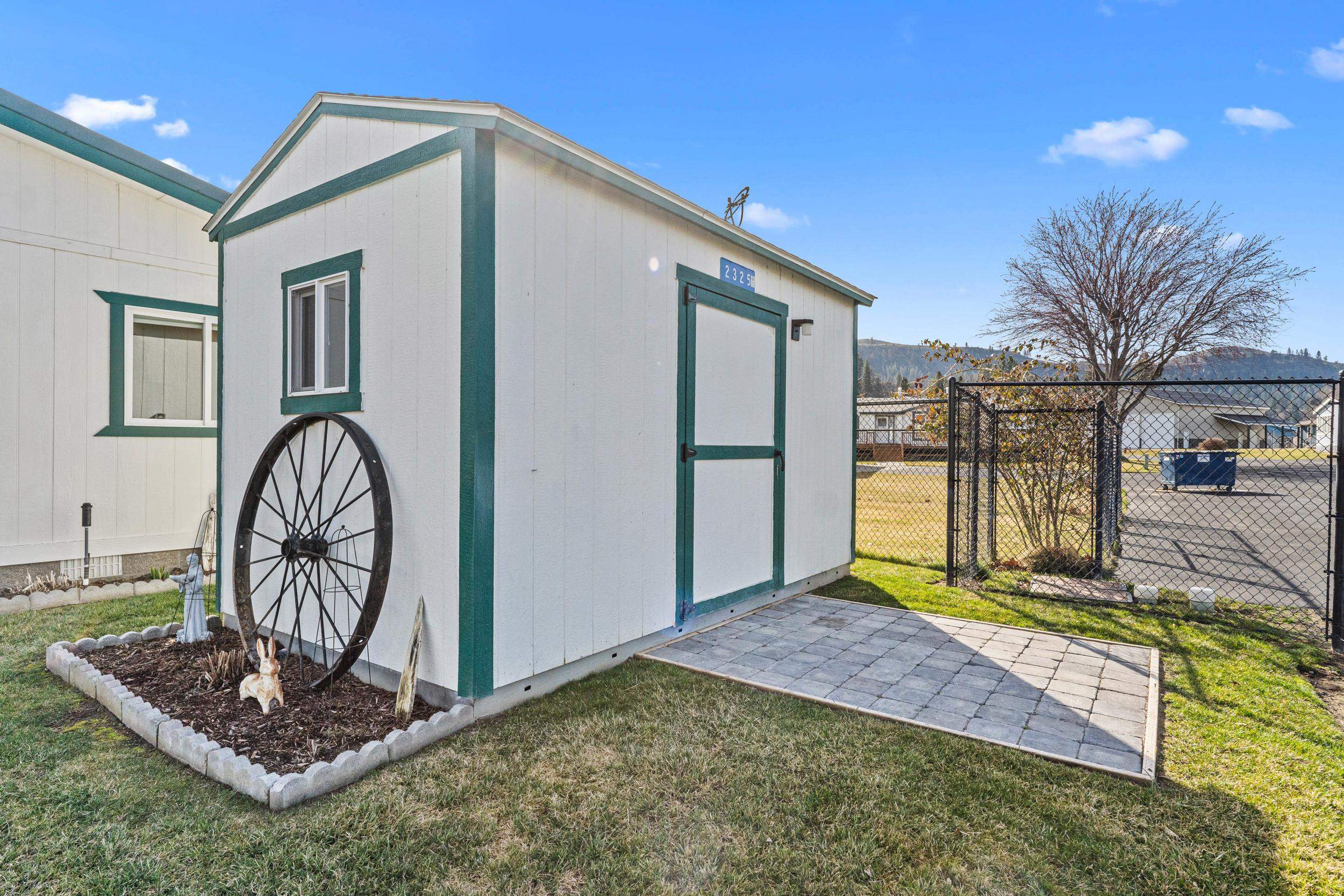 2325 Rainbow St - Photo 32