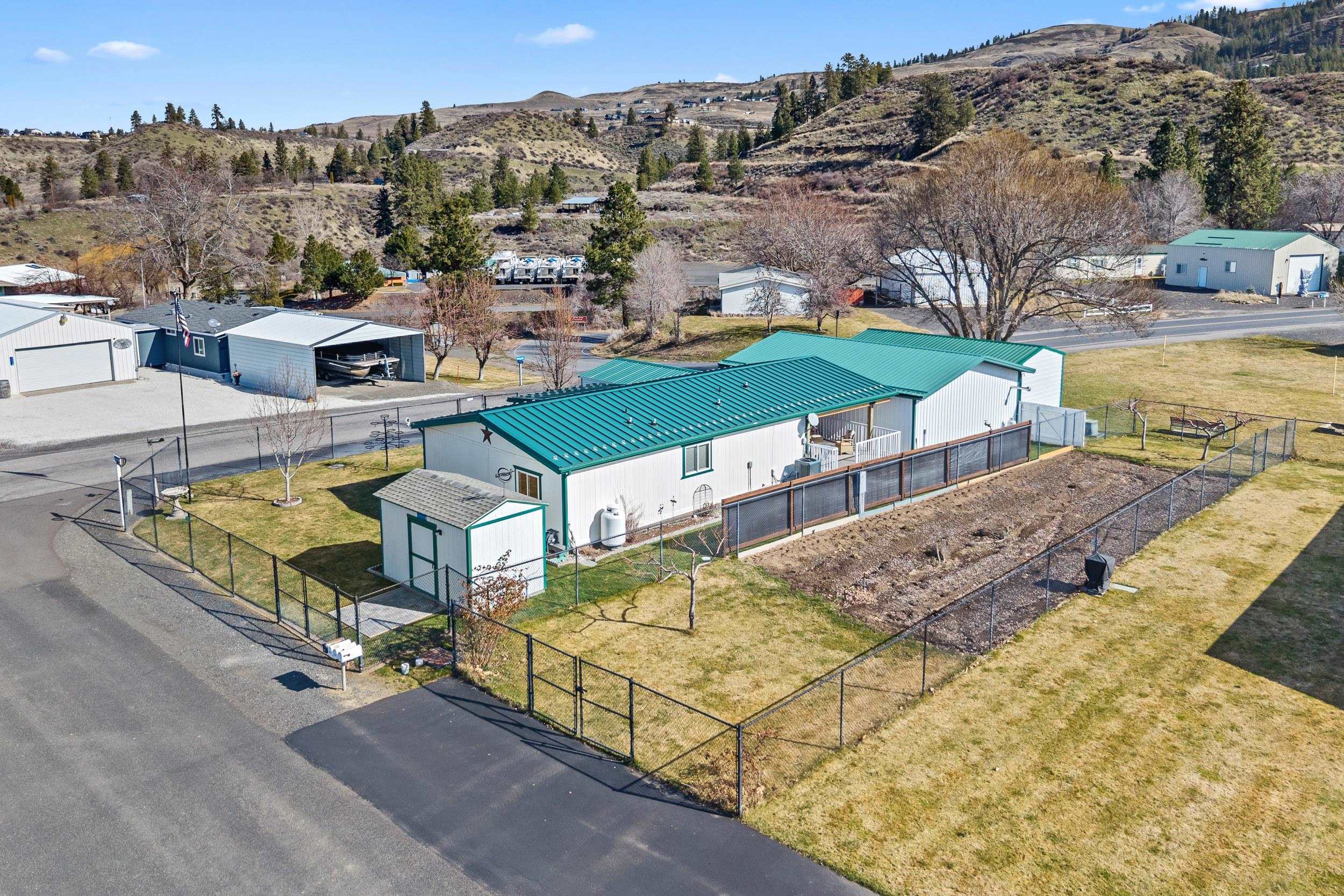 2325 Rainbow St - Photo 36