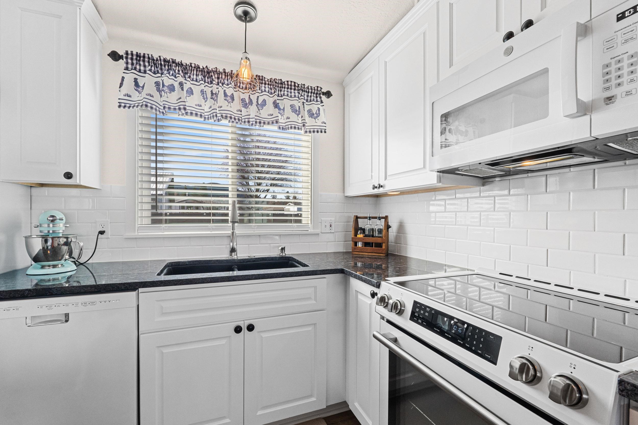 2325 Rainbow St - Photo 10
