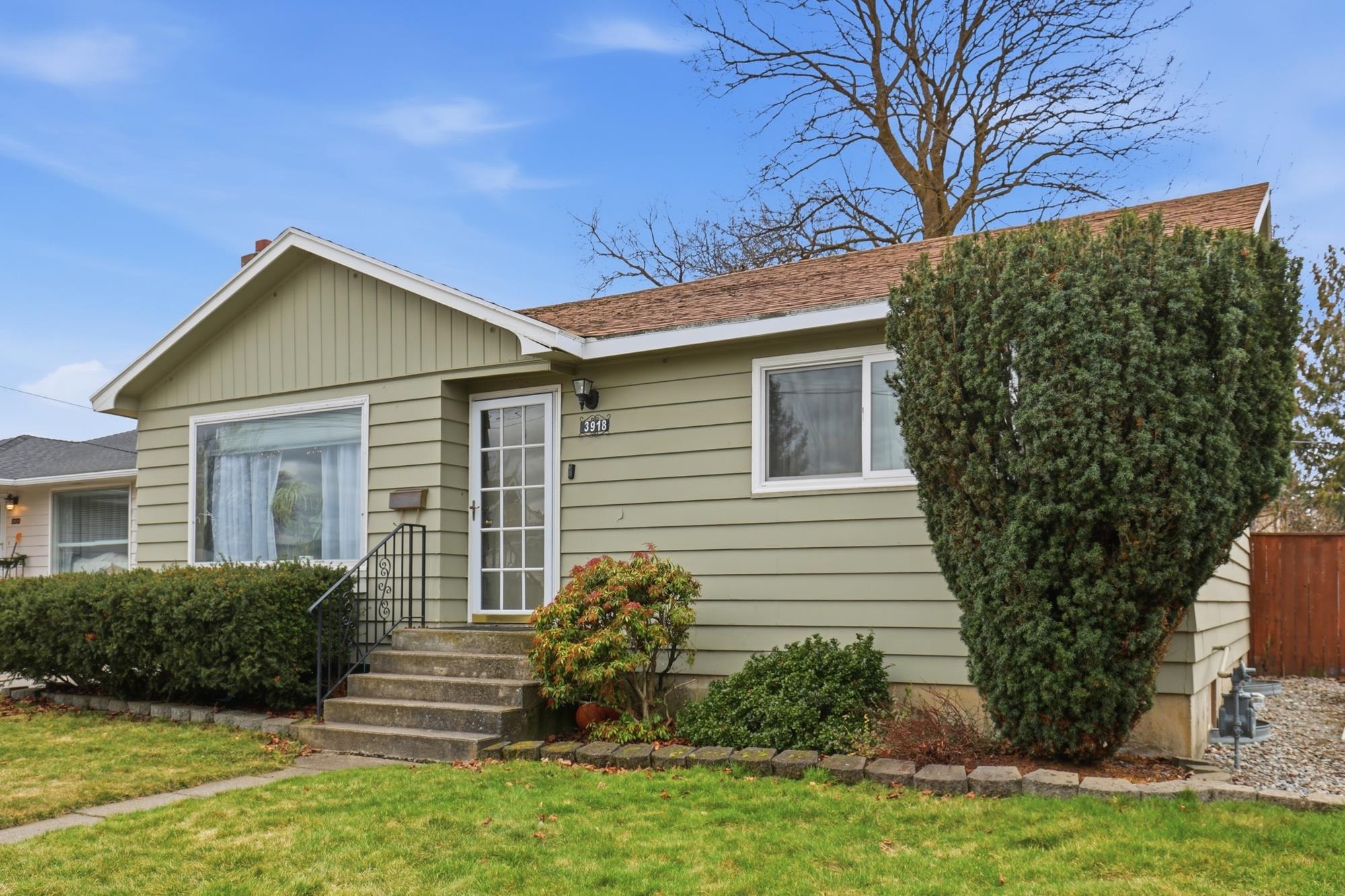 3918 E 24th Ave - Photo 2