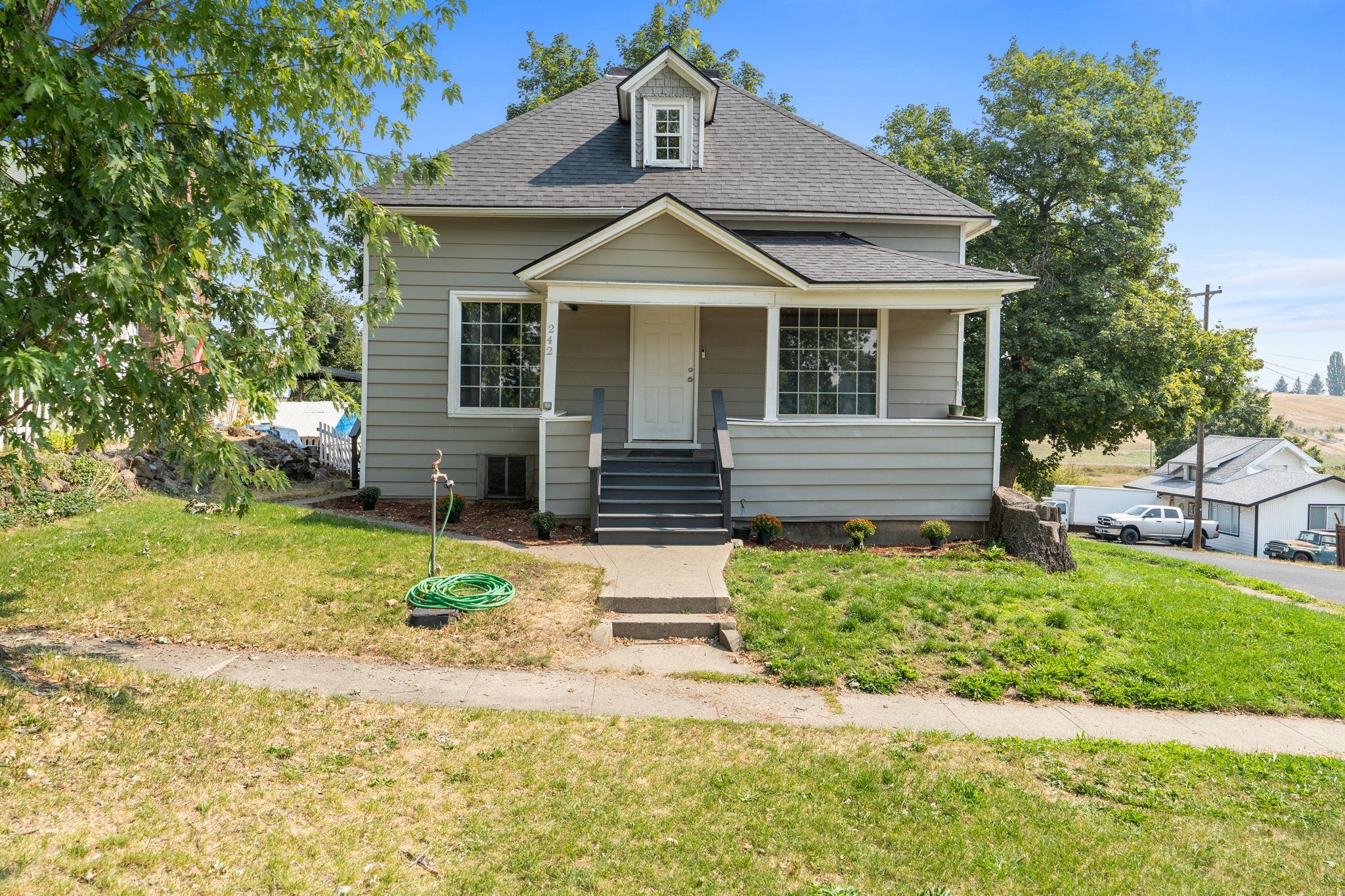 242 S Broadway St - Photo 1