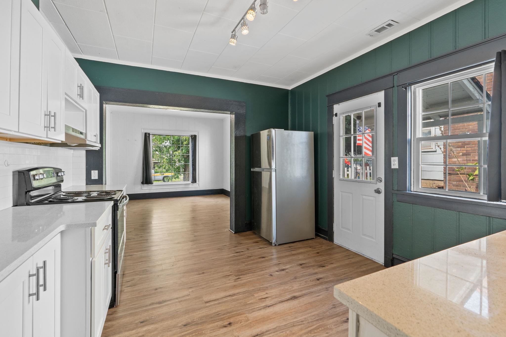 242 S Broadway St - Photo 13