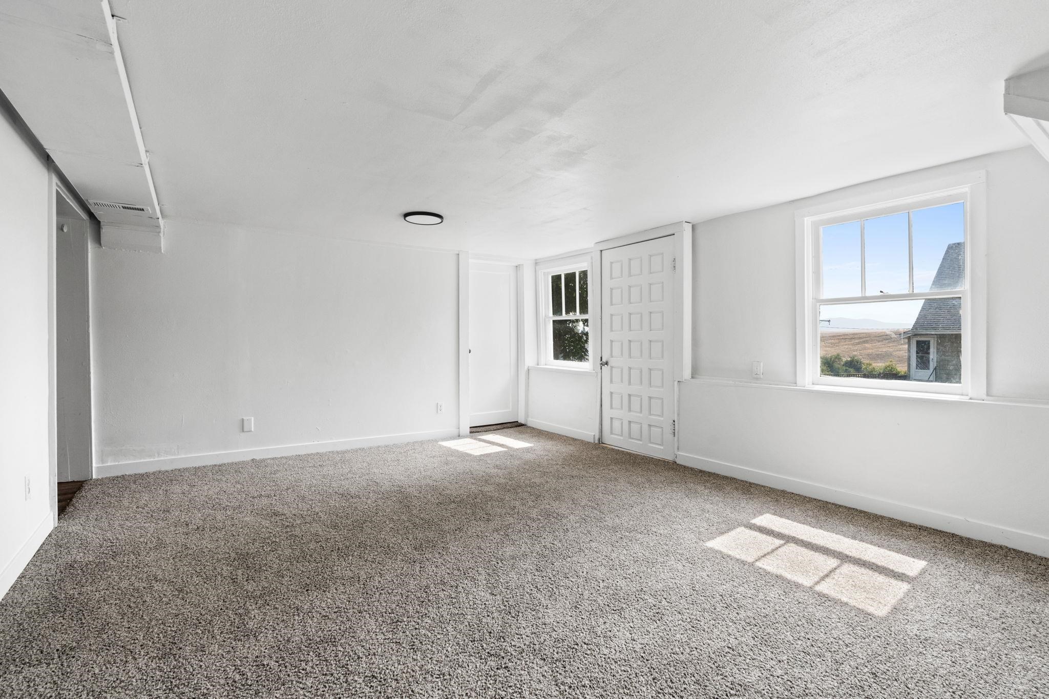 242 S Broadway St - Photo 23