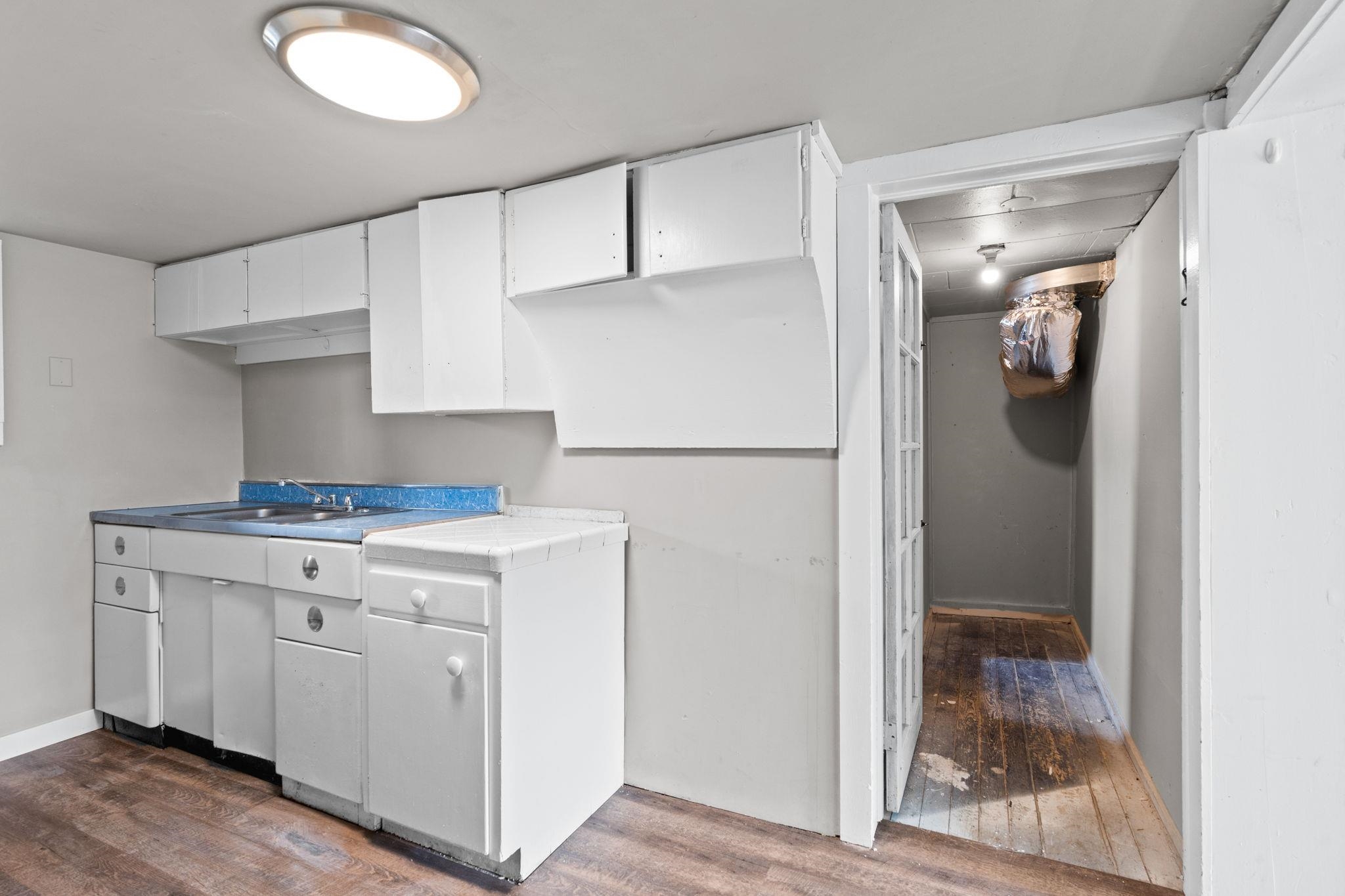 242 S Broadway St - Photo 26
