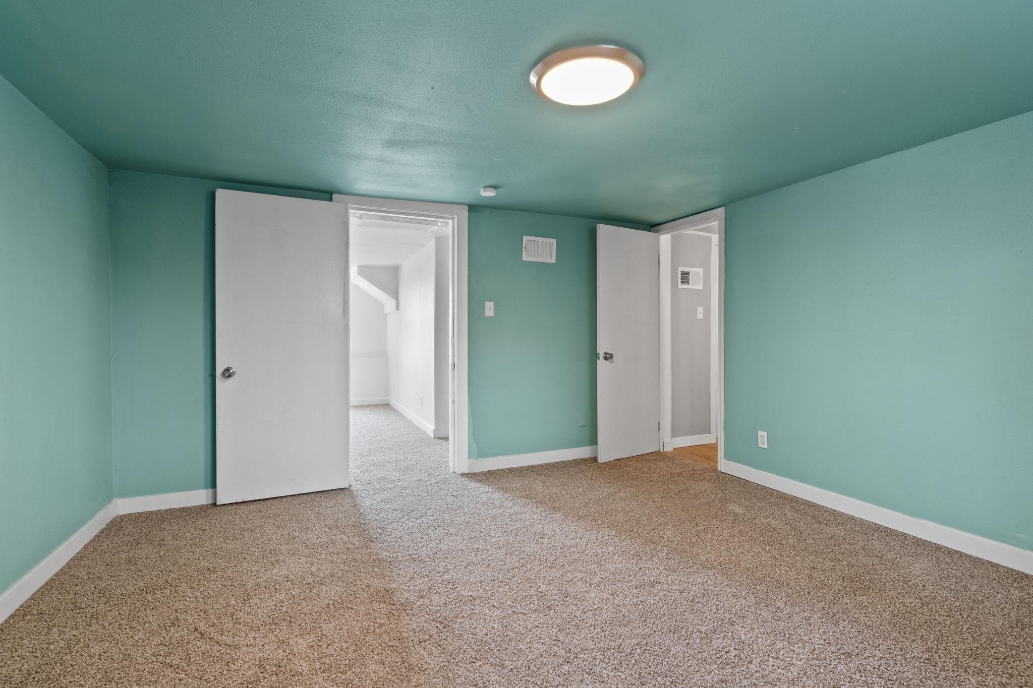 242 S Broadway St - Photo 28