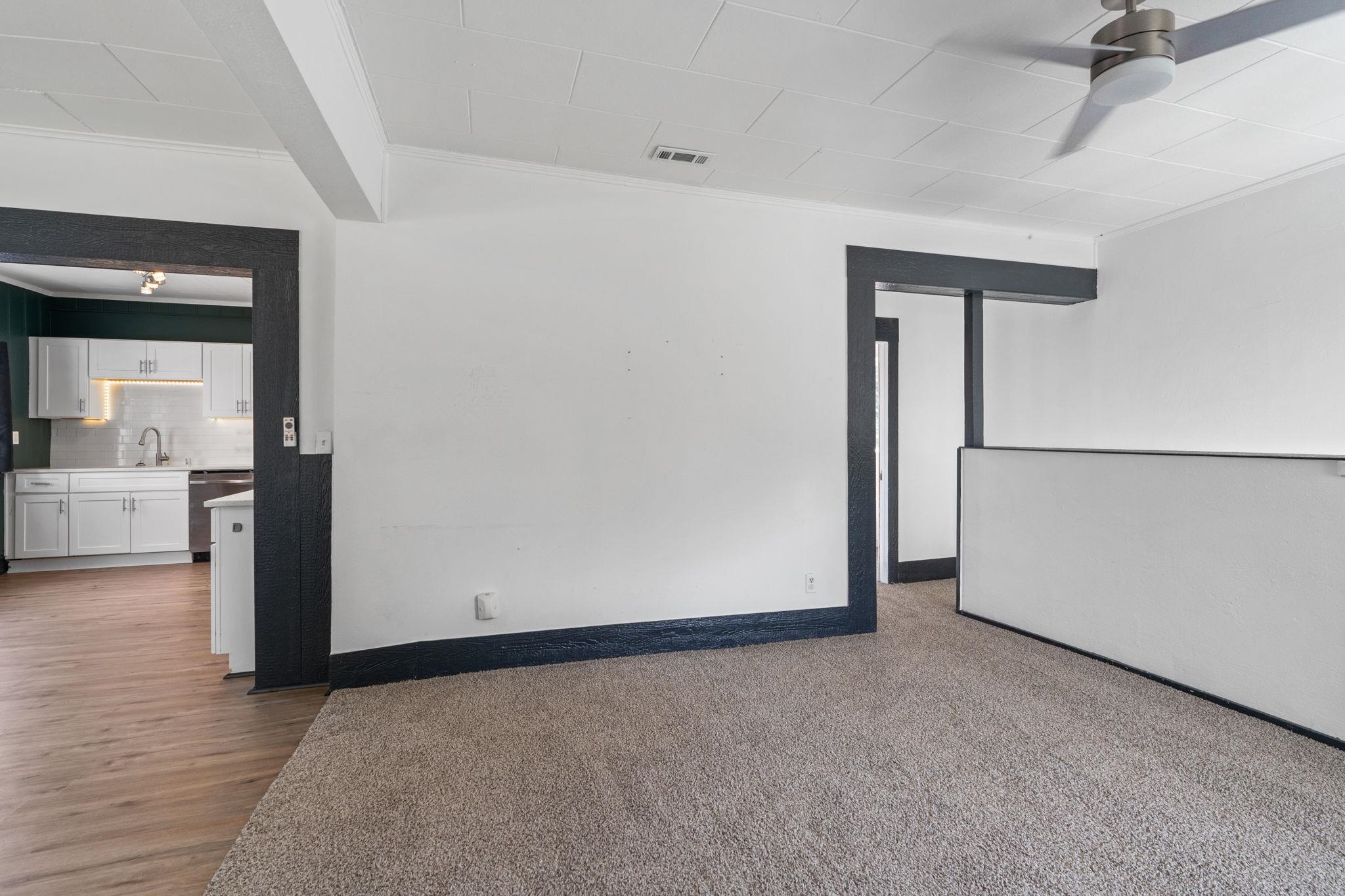 242 S Broadway St - Photo 4