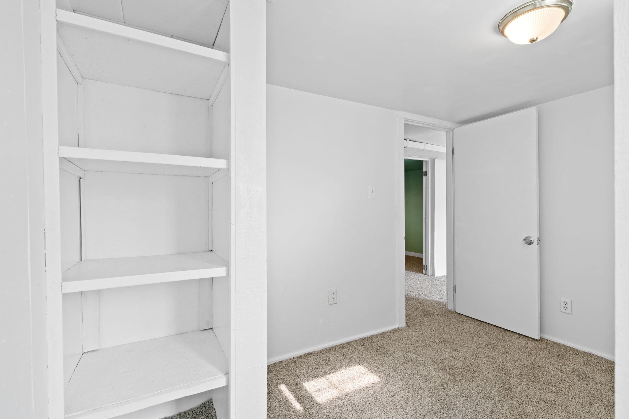 242 S Broadway St - Photo 32