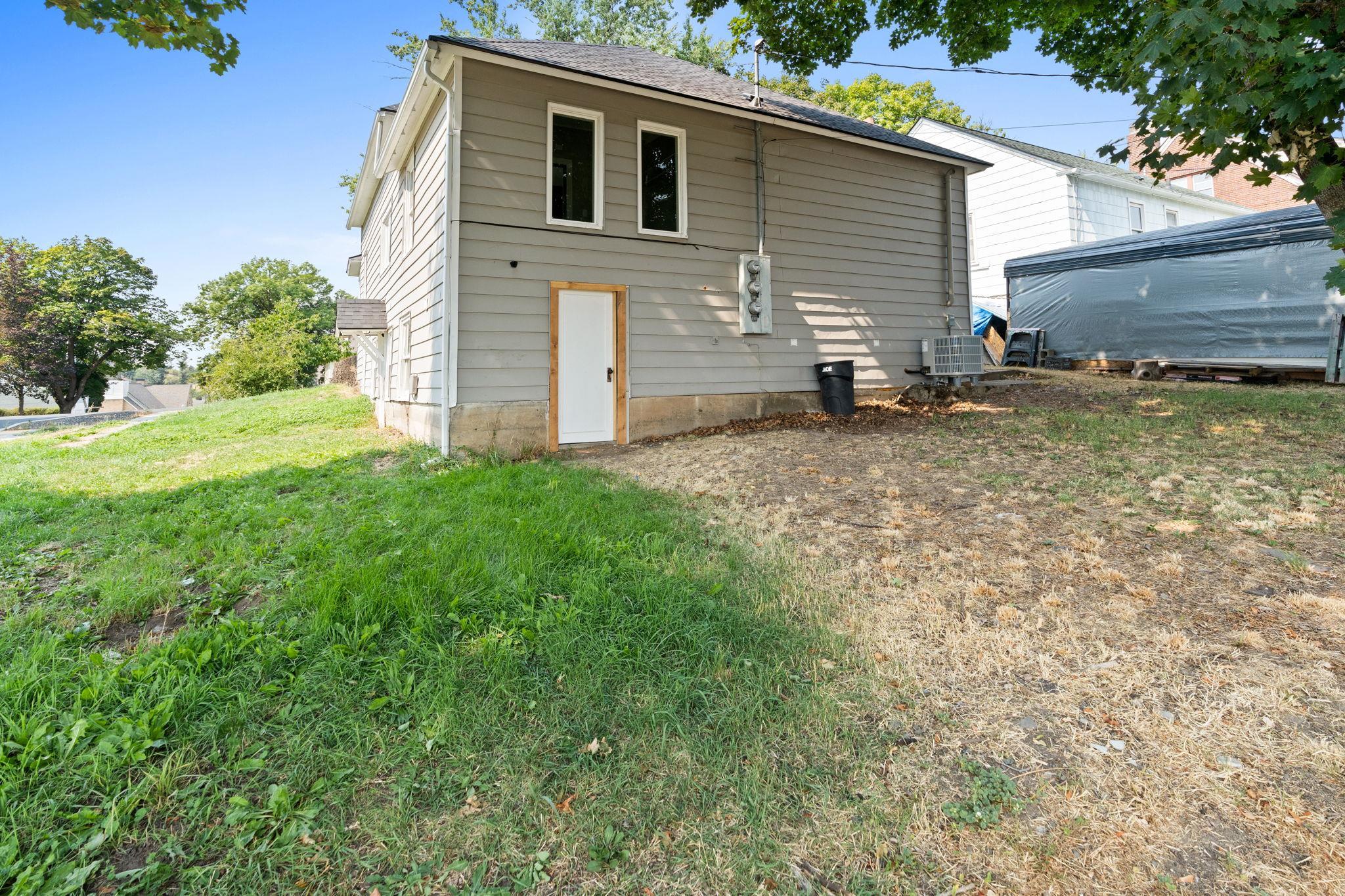 242 S Broadway St - Photo 33