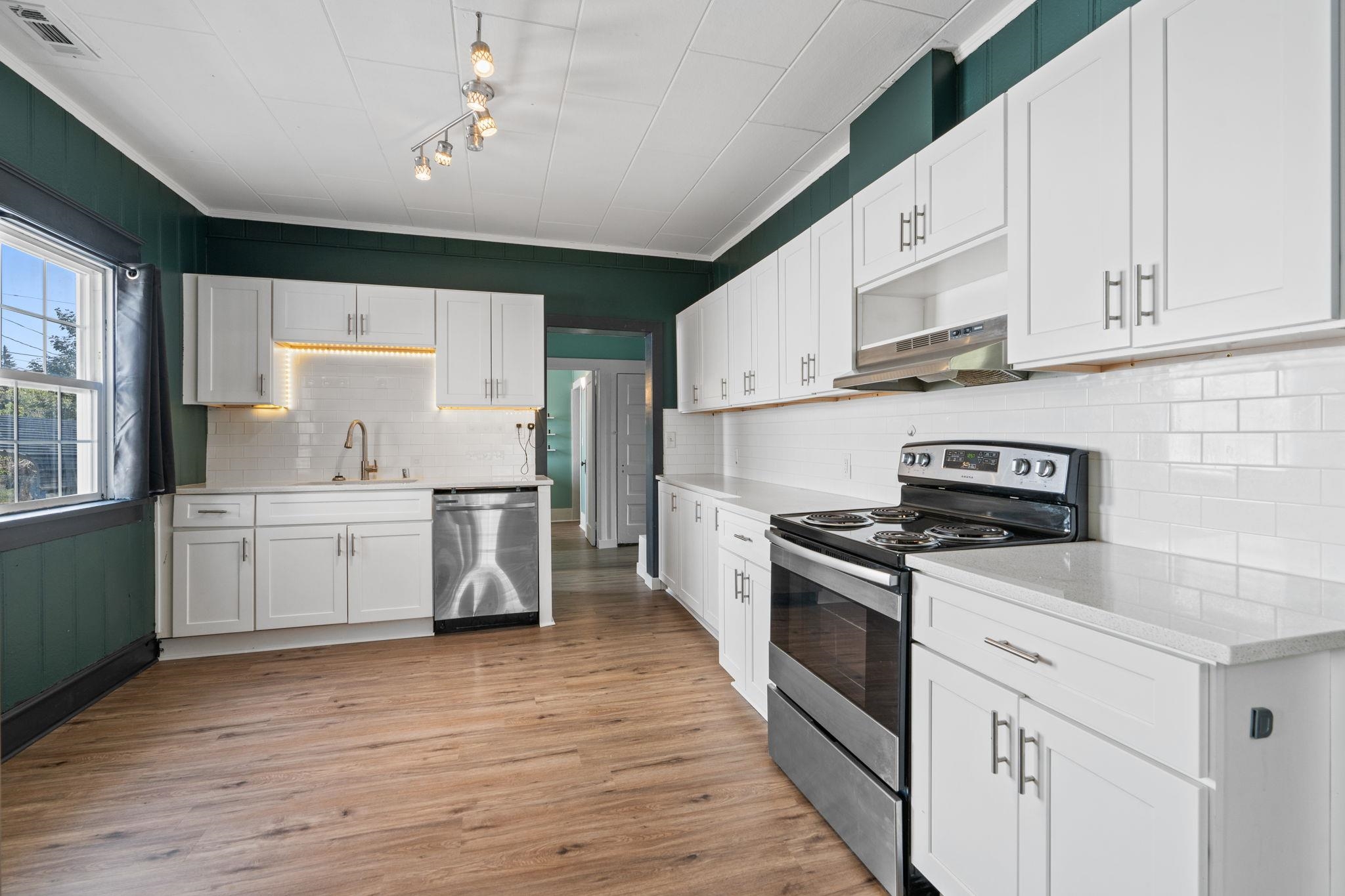 242 S Broadway St - Photo 10