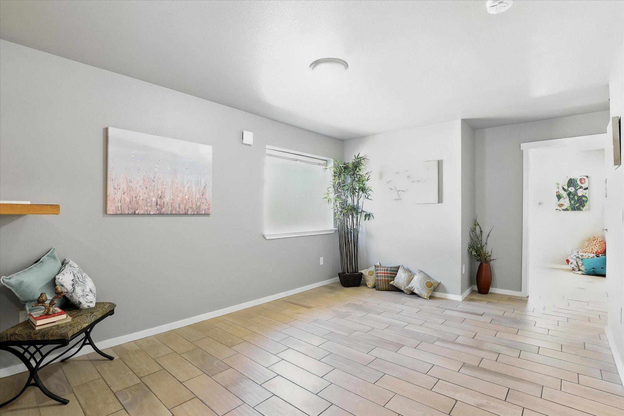 410 E I St - Photo 12