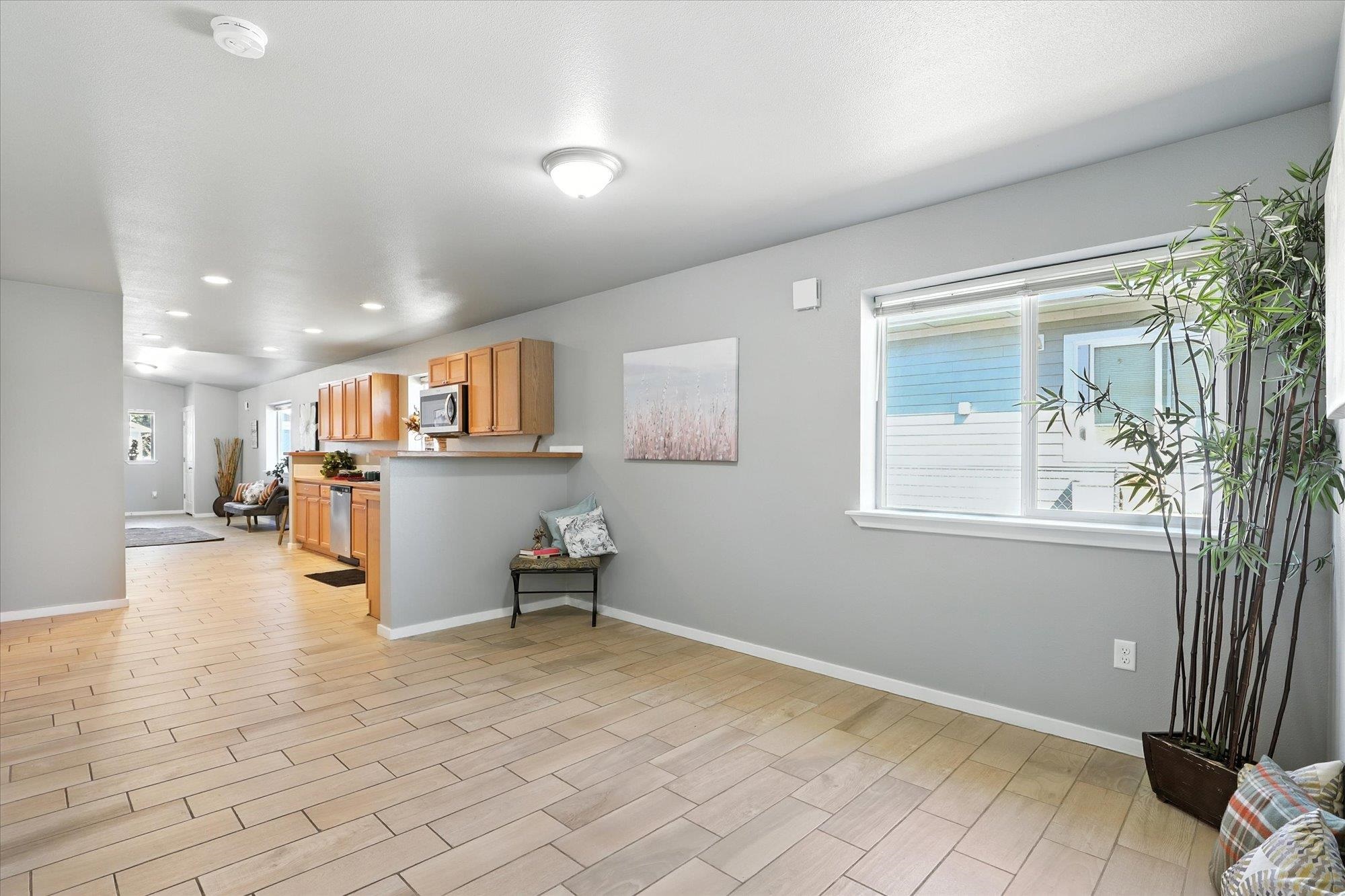 410 E I St - Photo 13
