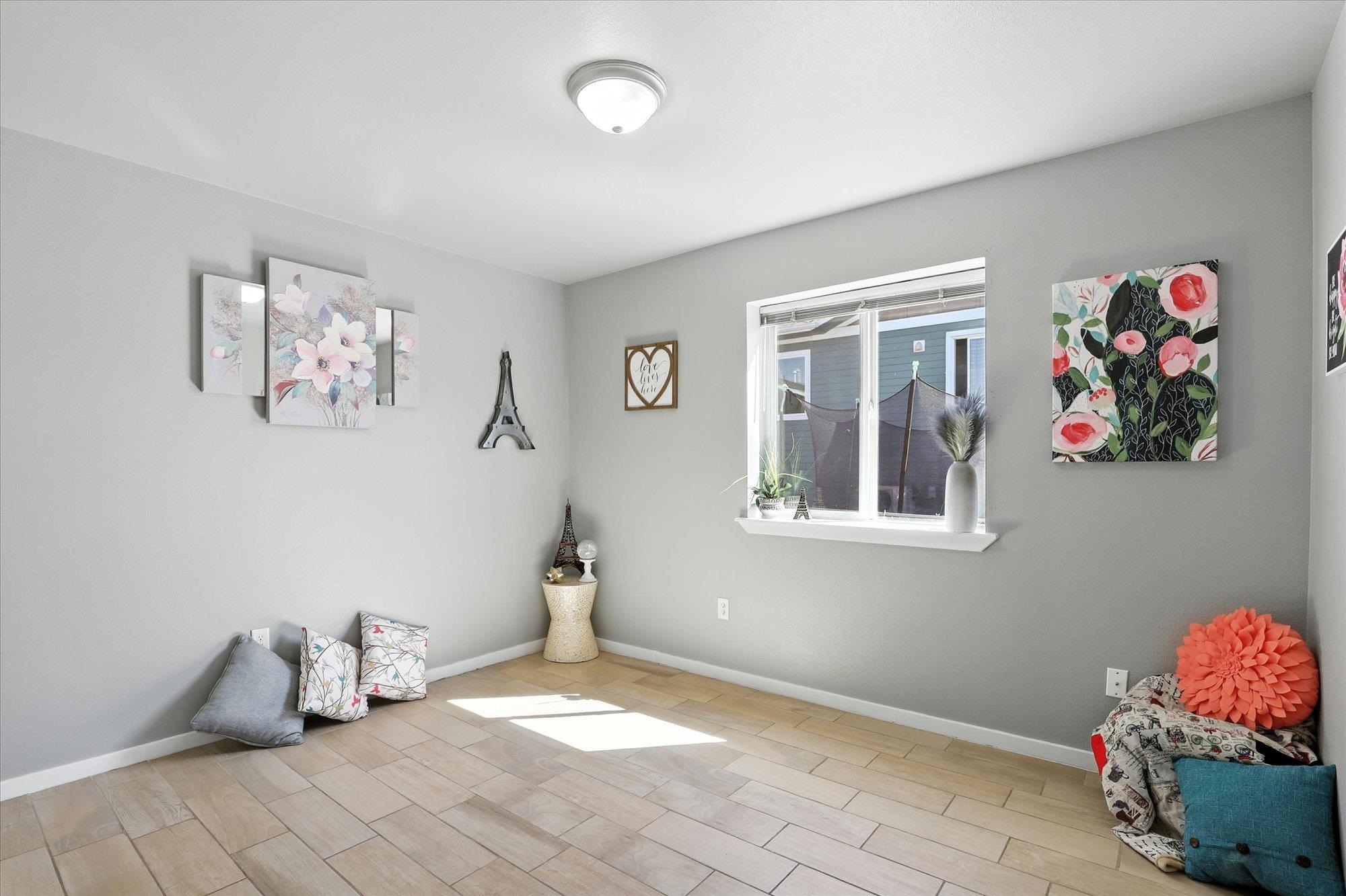 410 E I St - Photo 15