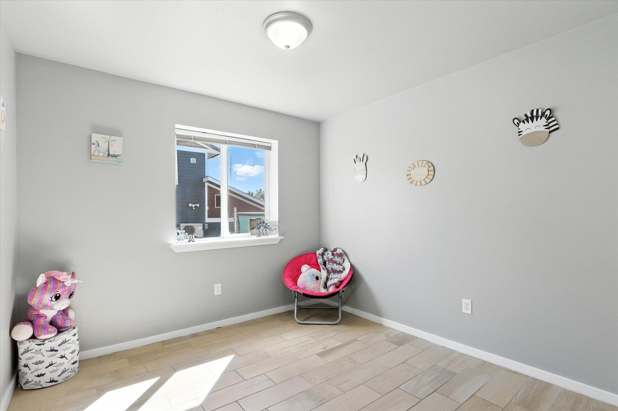 410 E I St - Photo 17