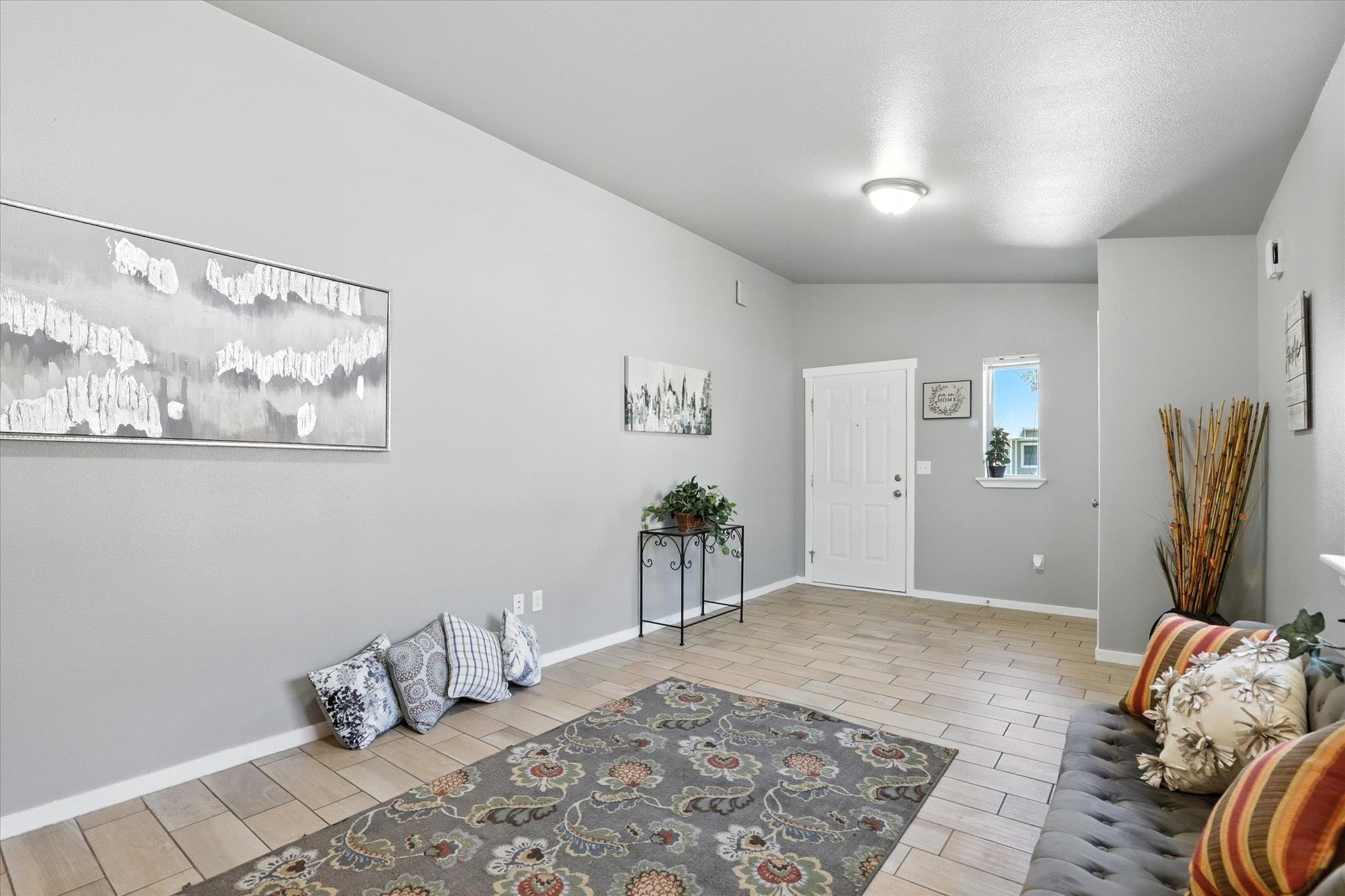410 E I St - Photo 6
