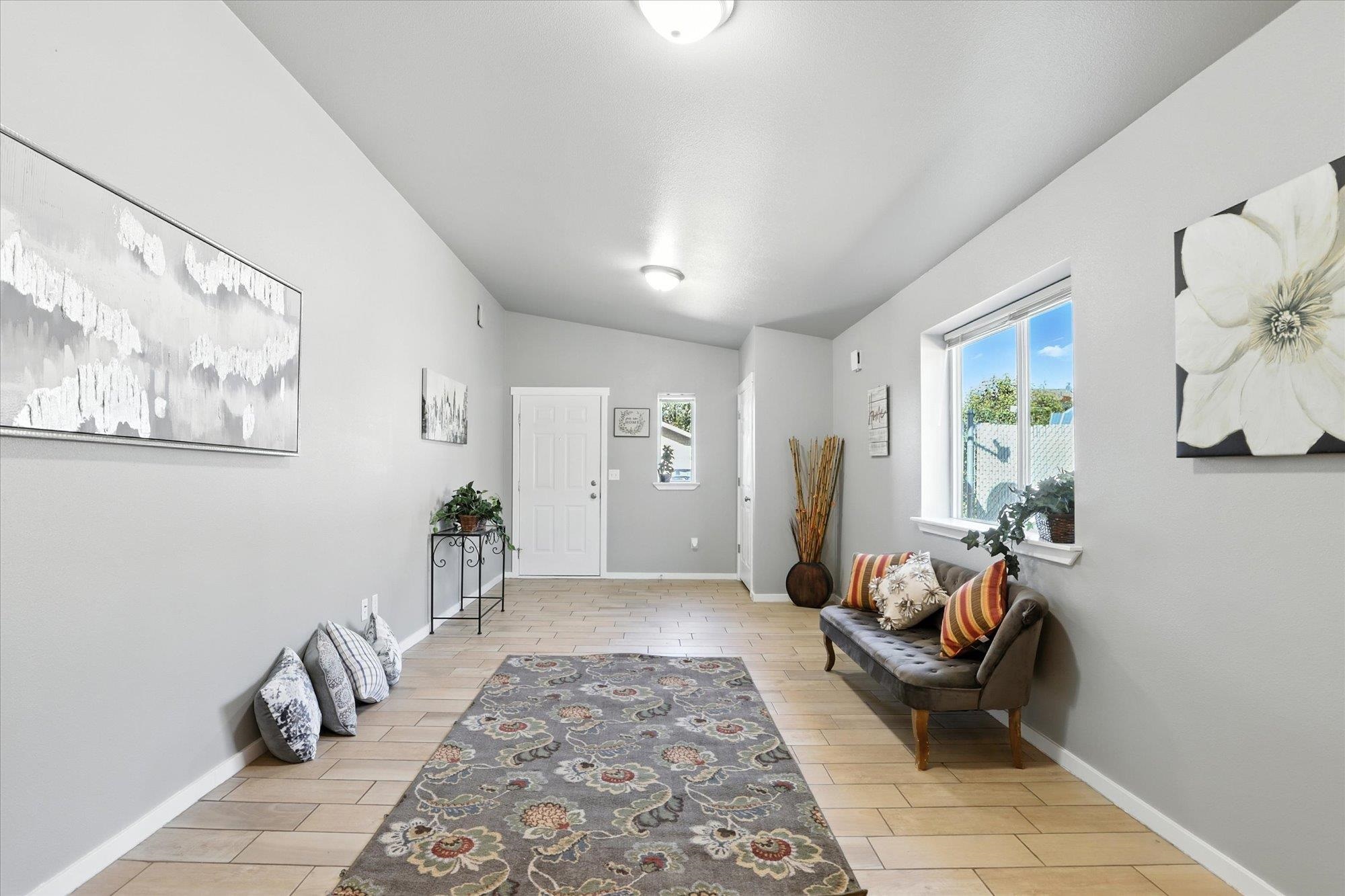410 E I St - Photo 7