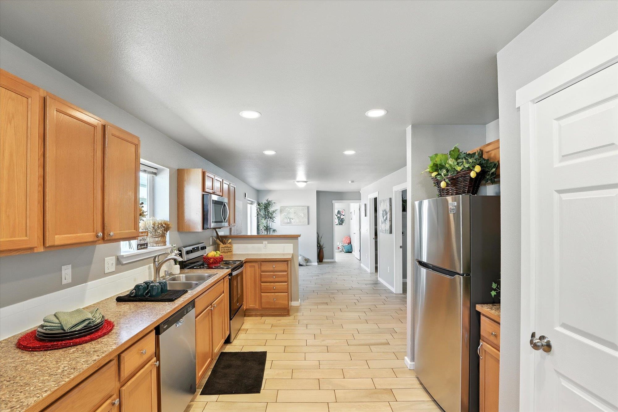 410 E I St - Photo 8