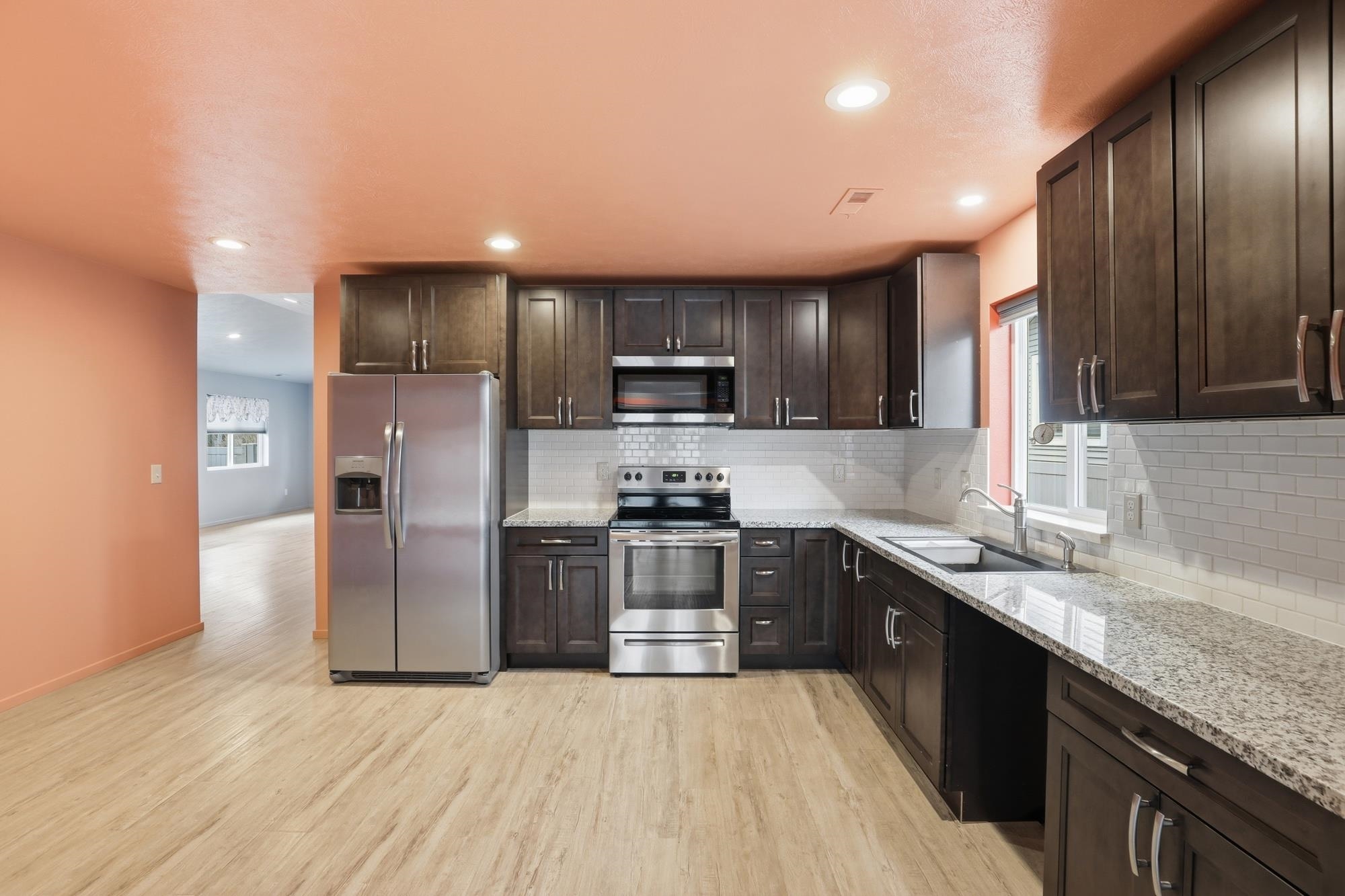 1023 W Montgomery Ave - Photo 8