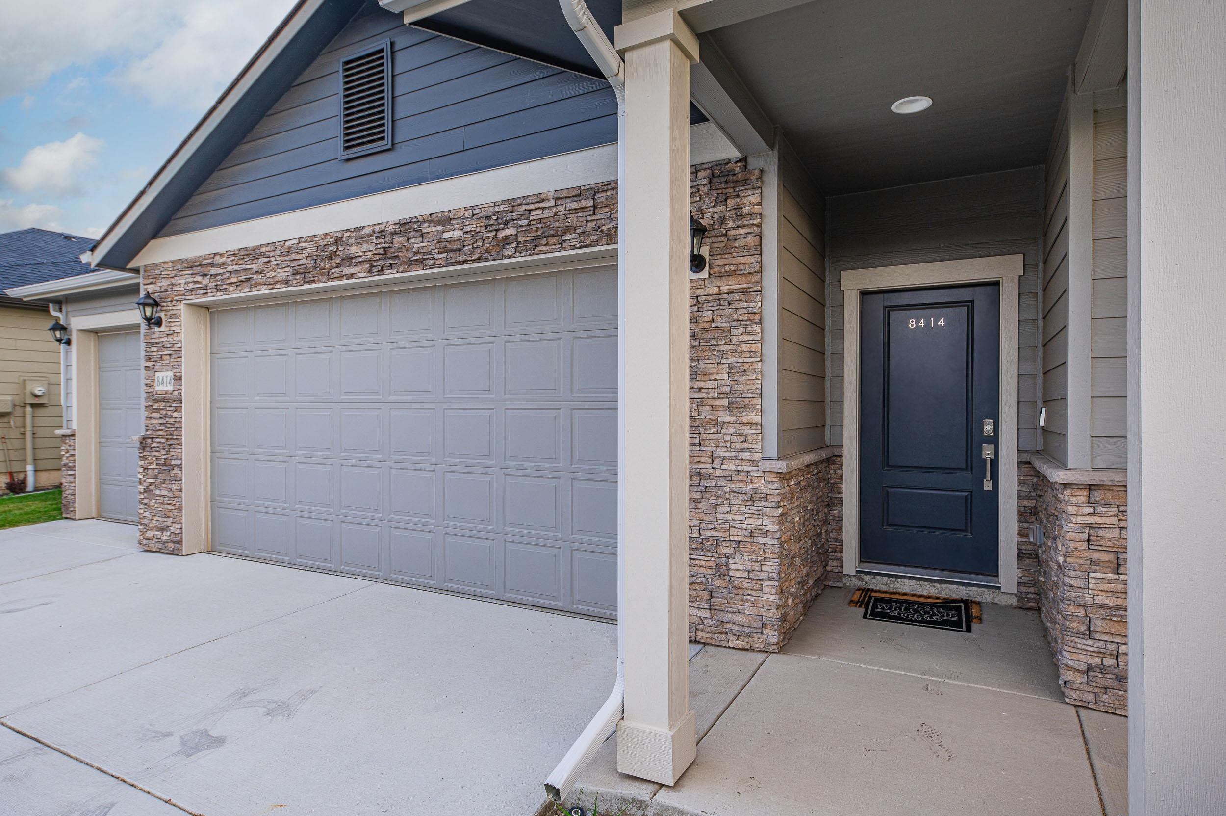8414 W Sugar Ct - Photo 2