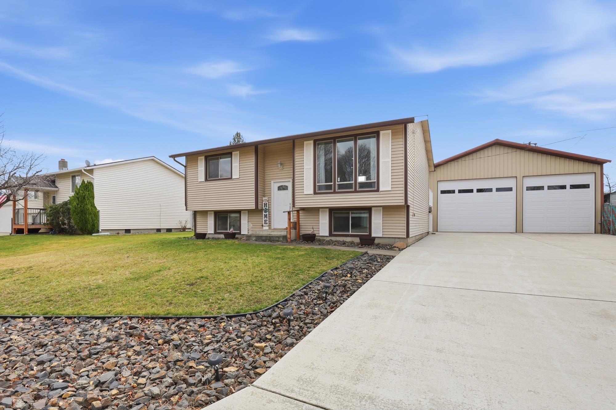 18104 E Maxwell Ave - Photo 1