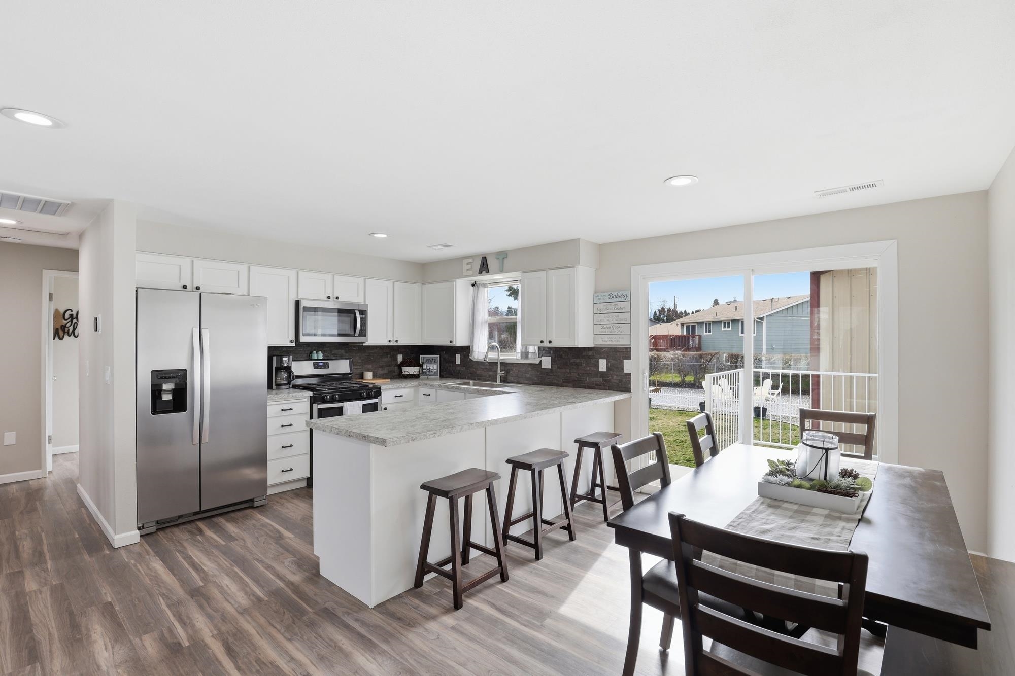 18104 E Maxwell Ave - Photo 3