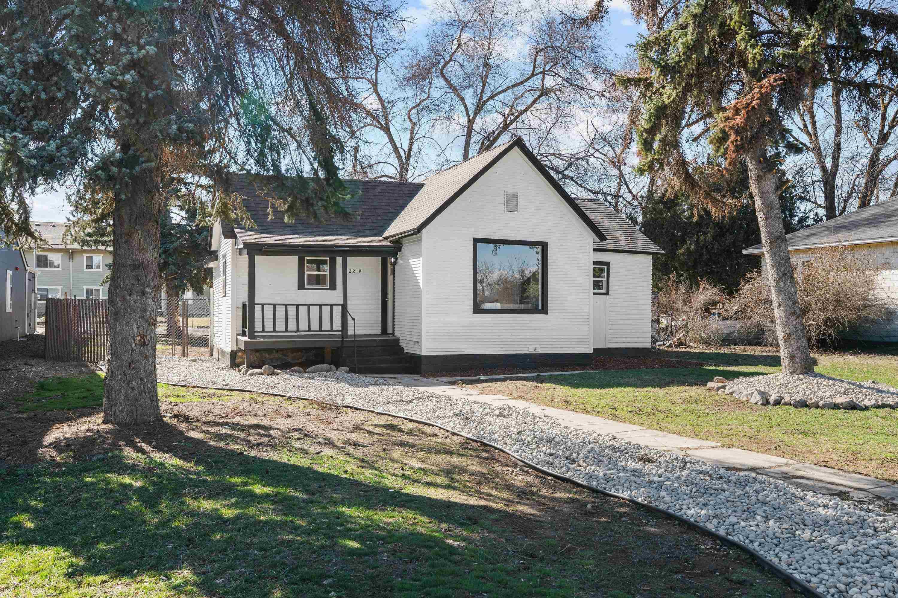 2218 E 4th Ave - Photo 1