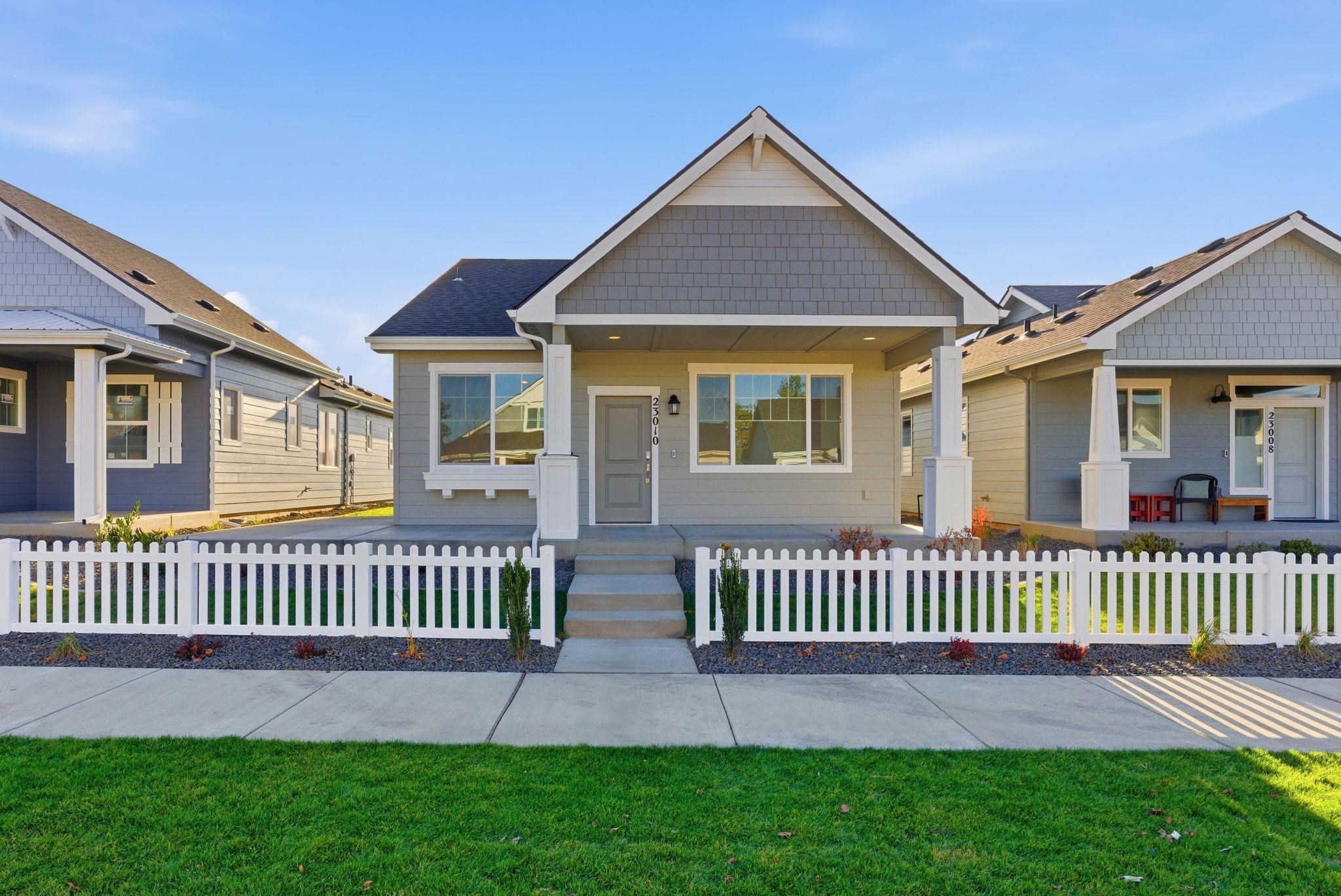 23010 E Edgewater Ln - Photo 1