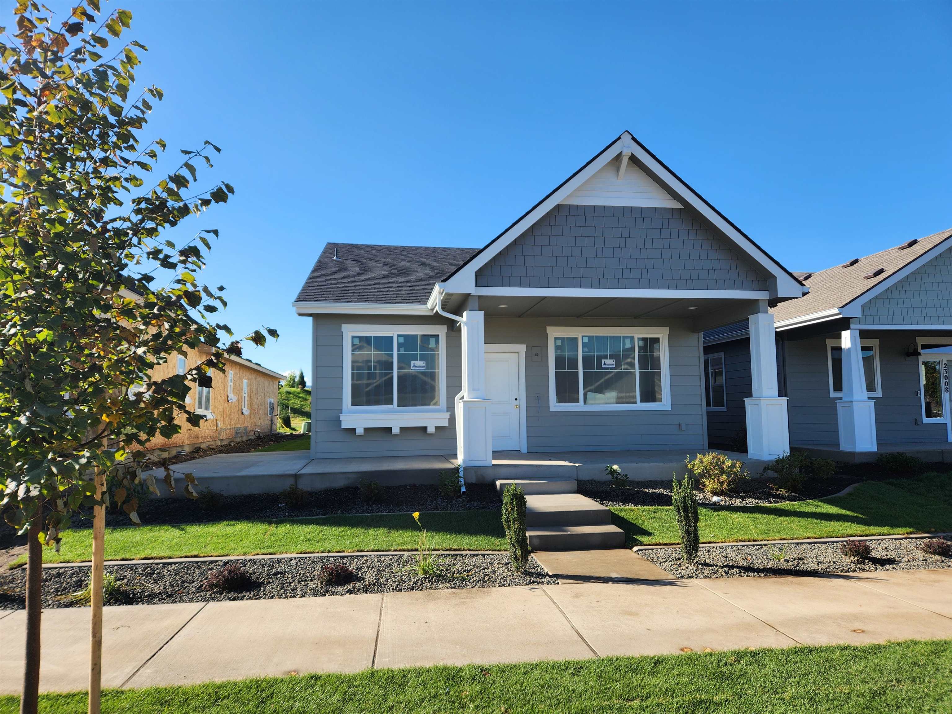 23010 E Edgewater Ln - Photo 2