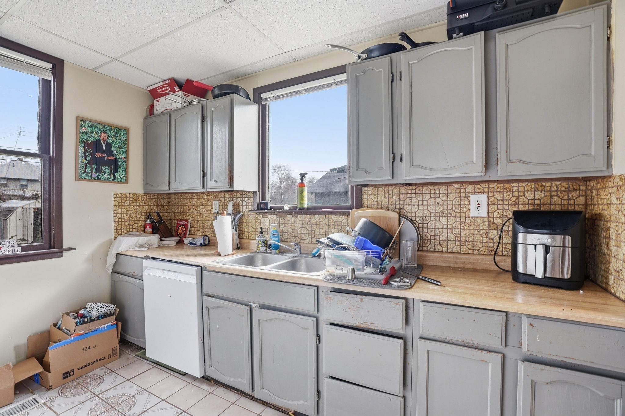 1011 E Augusta Ave - Photo 9