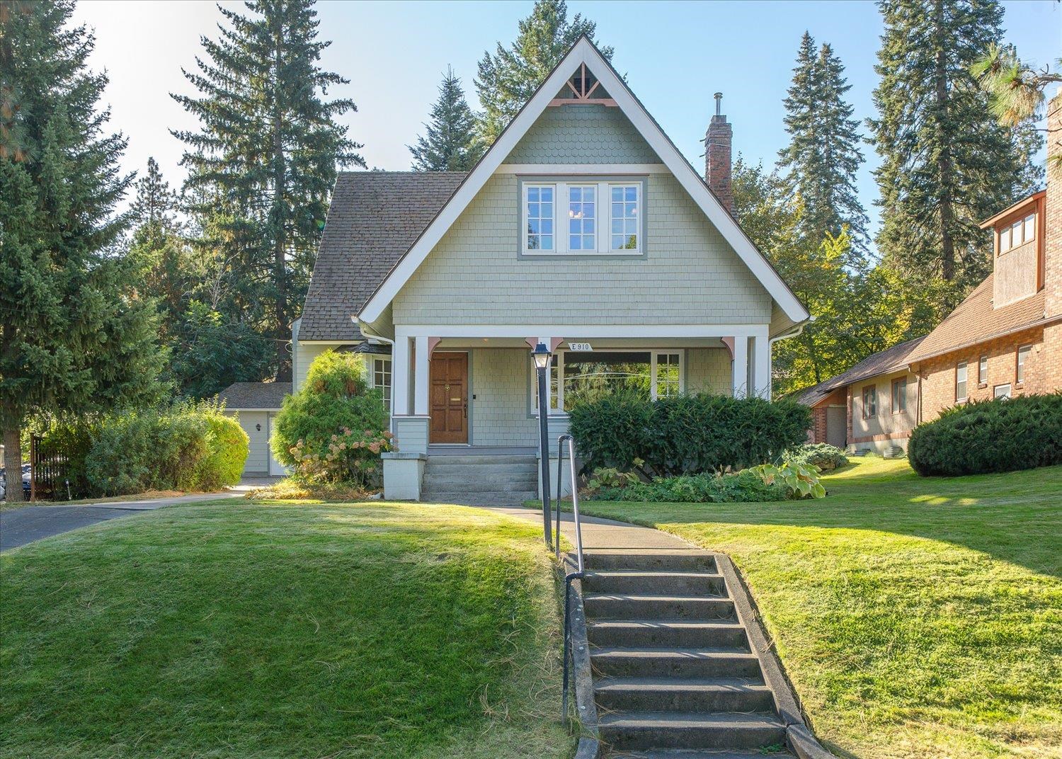 910 E 18th Ave - Photo 1