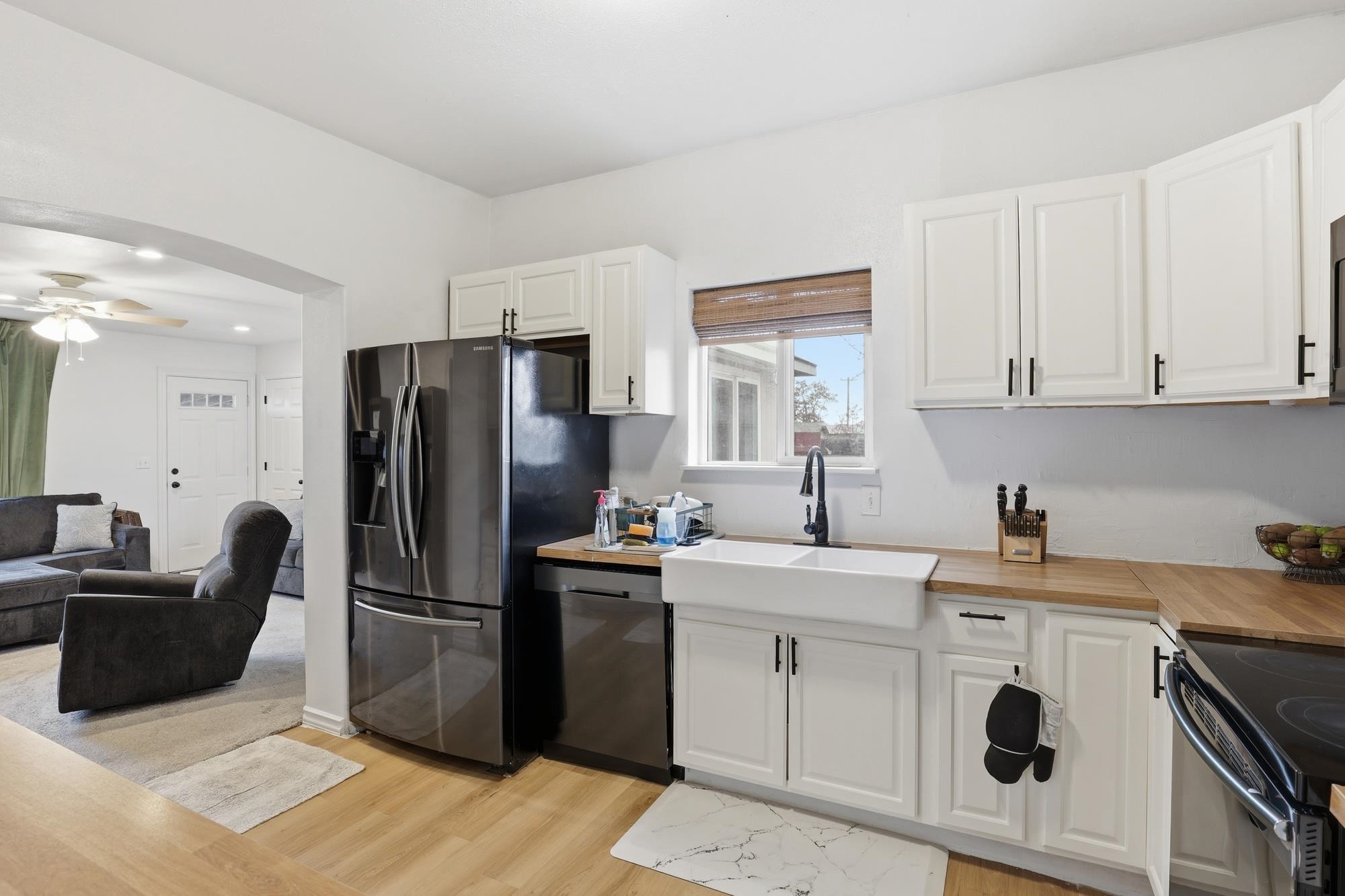 1902 E MALLON Ave - Photo 11
