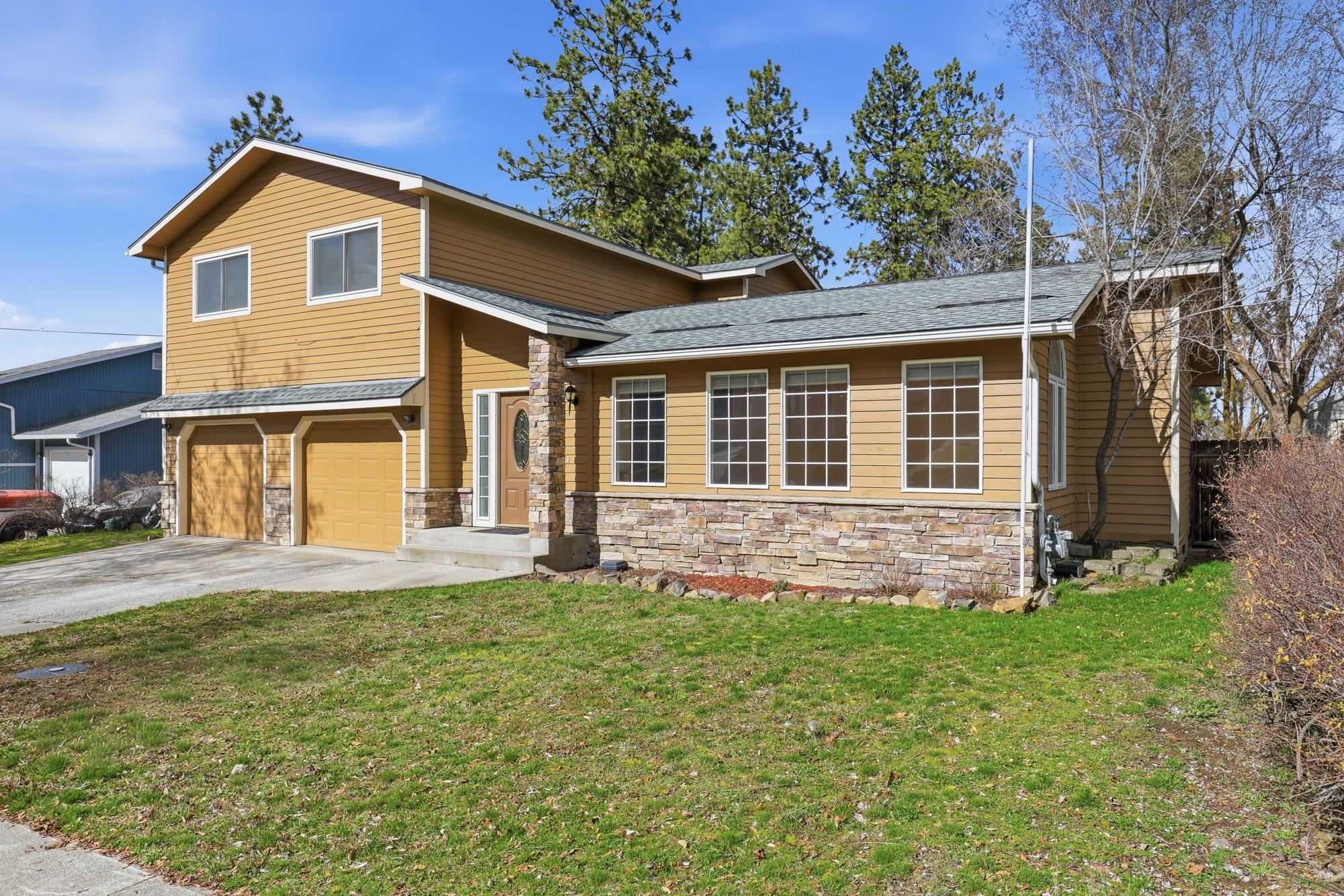 3811 E 8th Ave - Photo 2