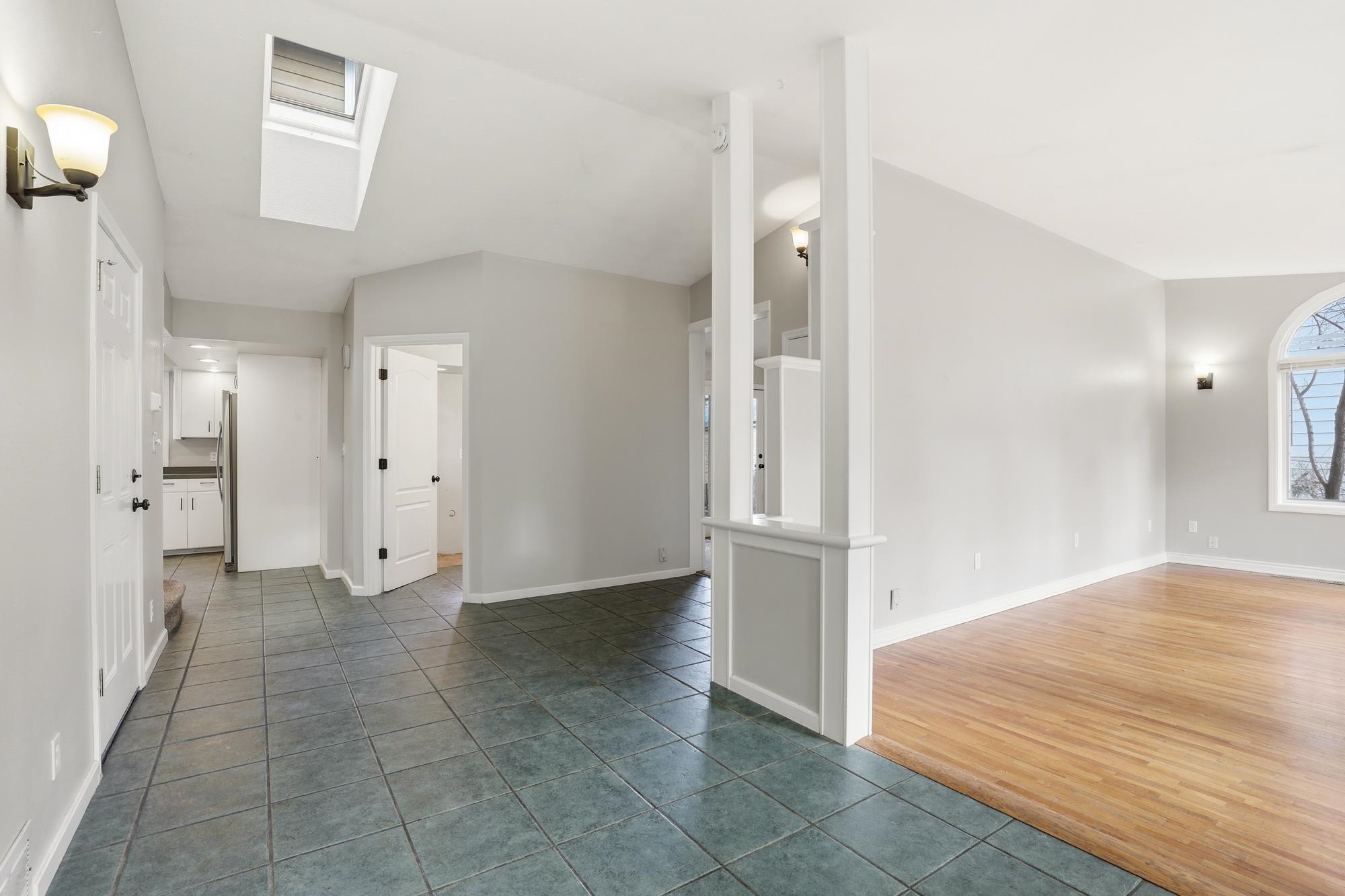 3811 E 8th Ave - Photo 3
