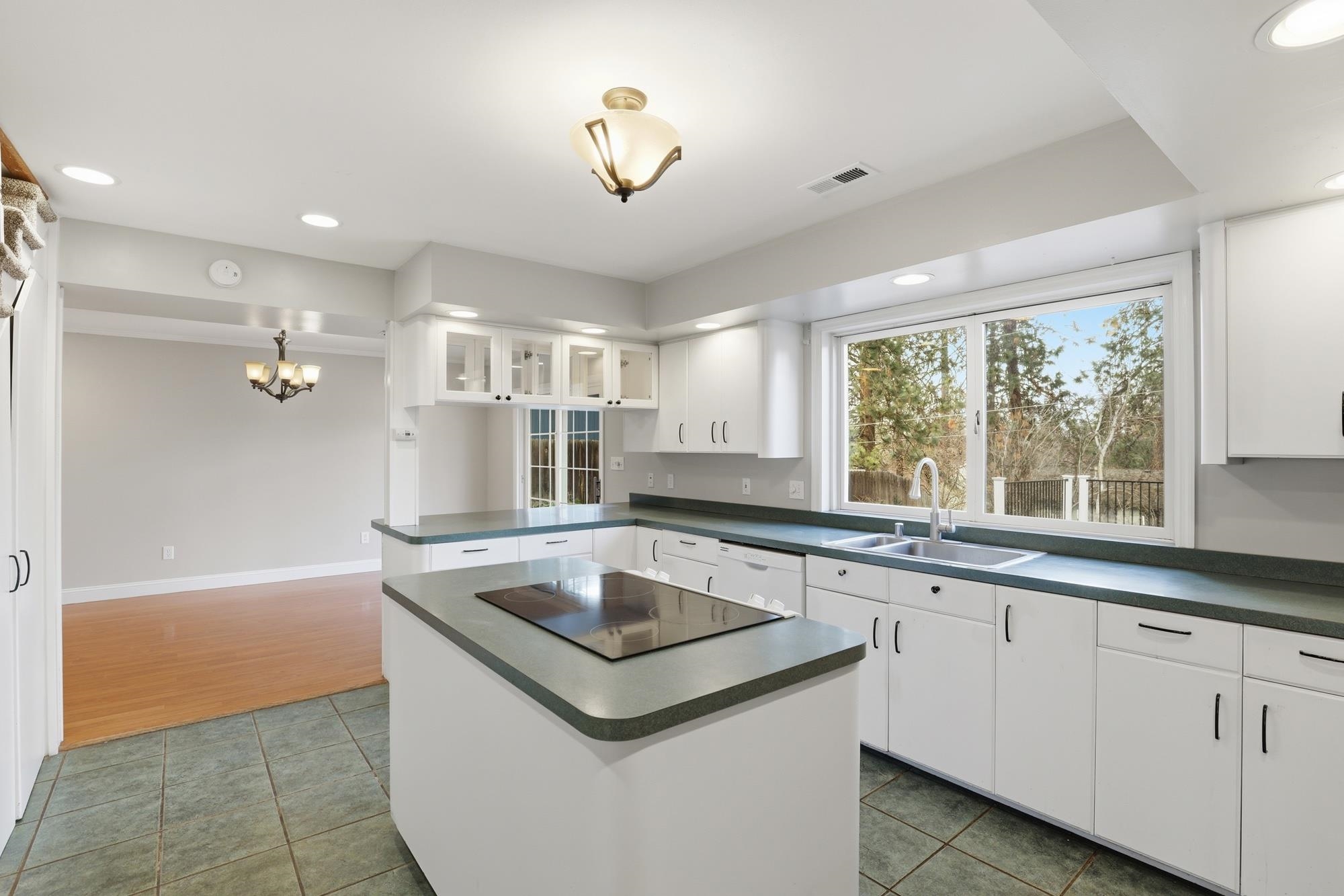 3811 E 8th Ave - Photo 8