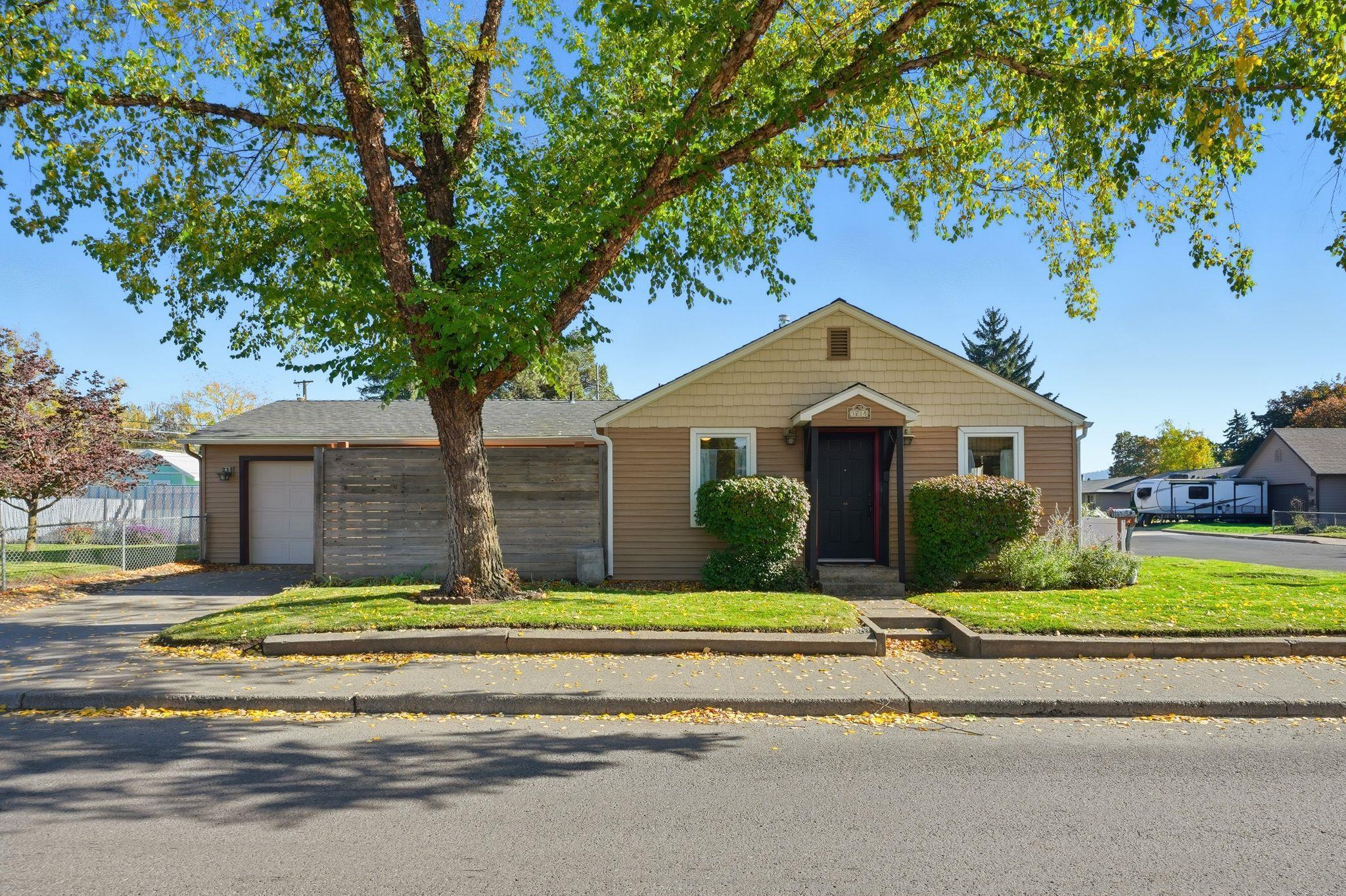 3215 S Ray St - Photo 1