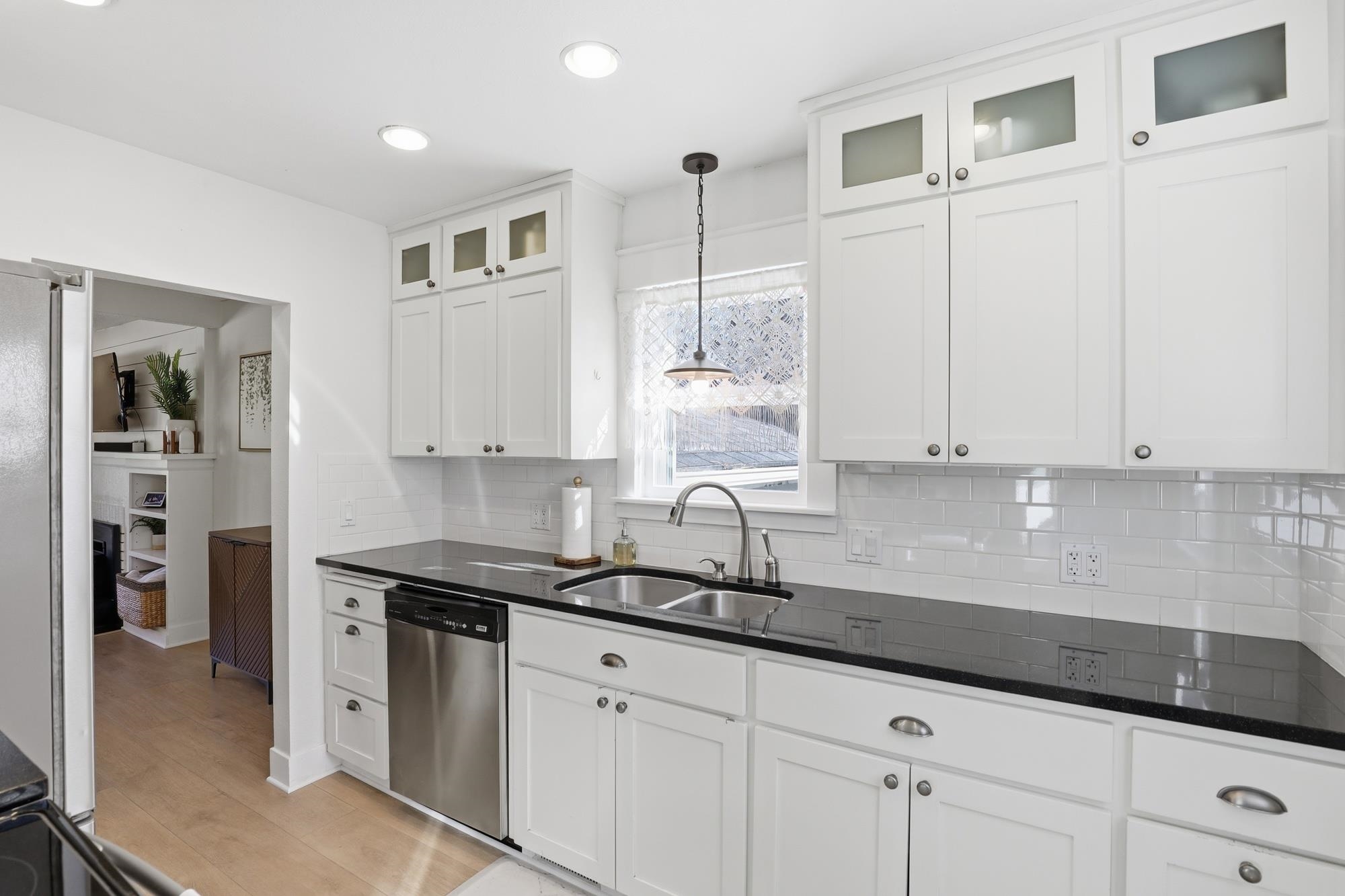 2920 E 14th Ave - Photo 3