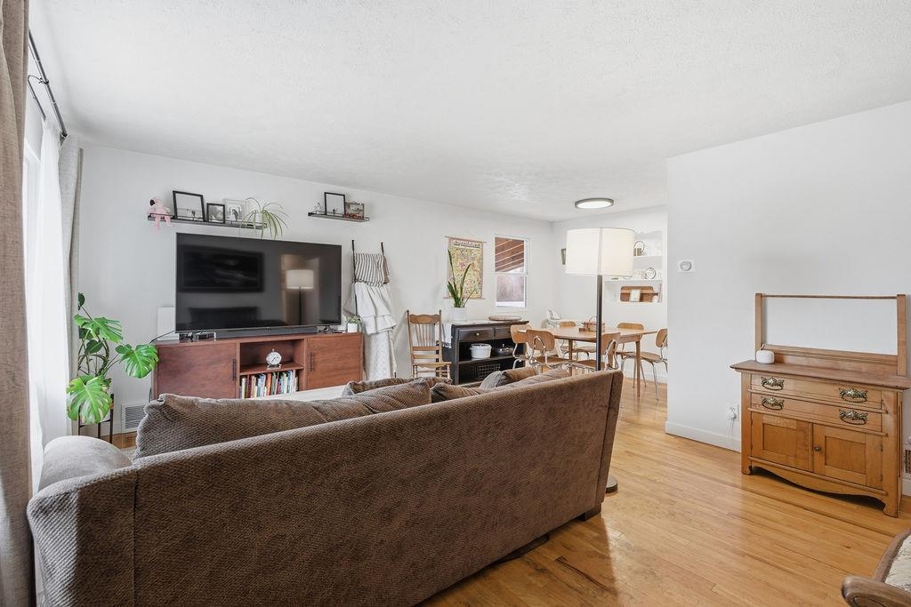 5924 N BELT St - Photo 2