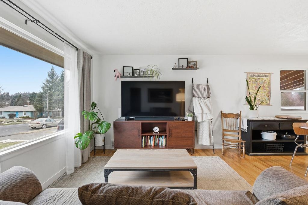 5924 N BELT St - Photo 3