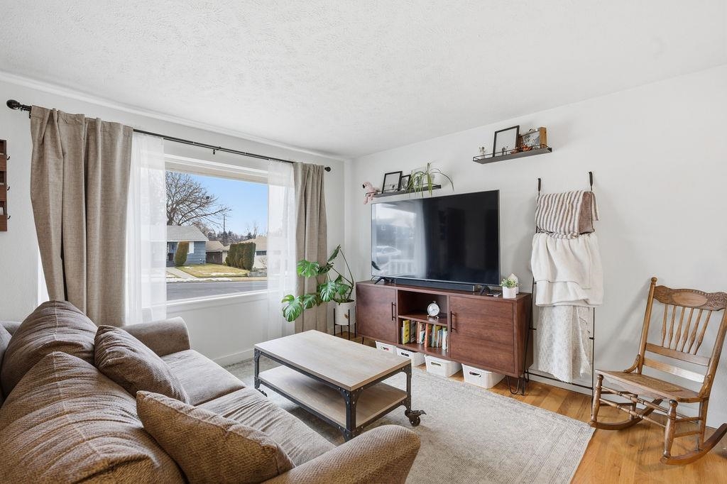 5924 N BELT St - Photo 4