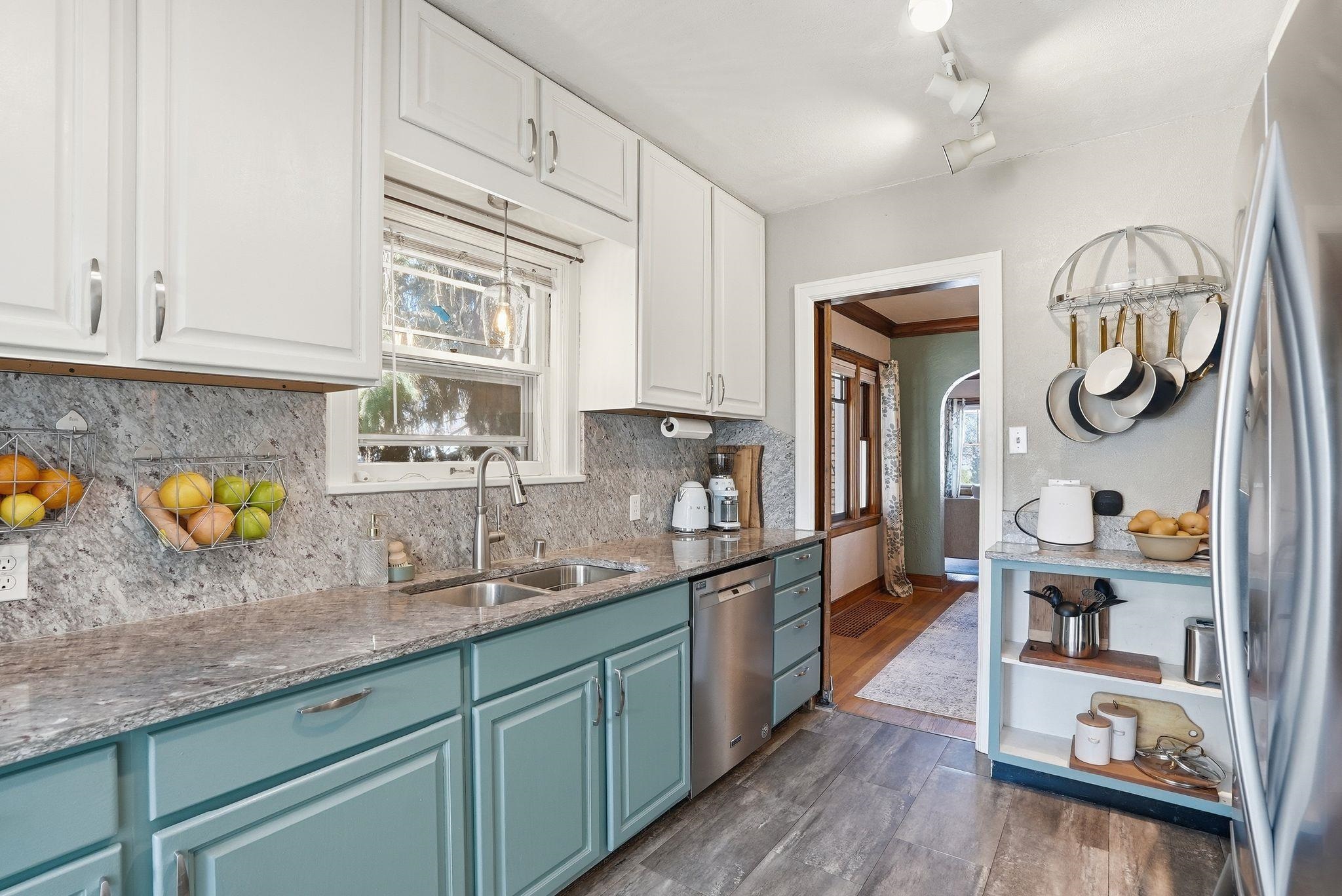 302 E 29th Ave - Photo 14