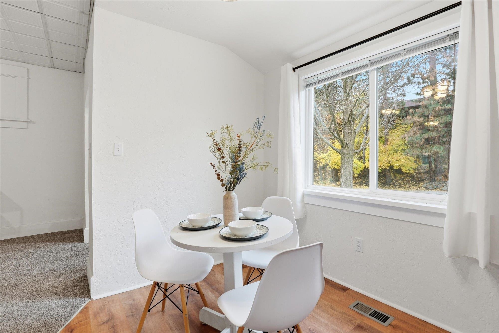707 E 8TH Ave - Photo 9