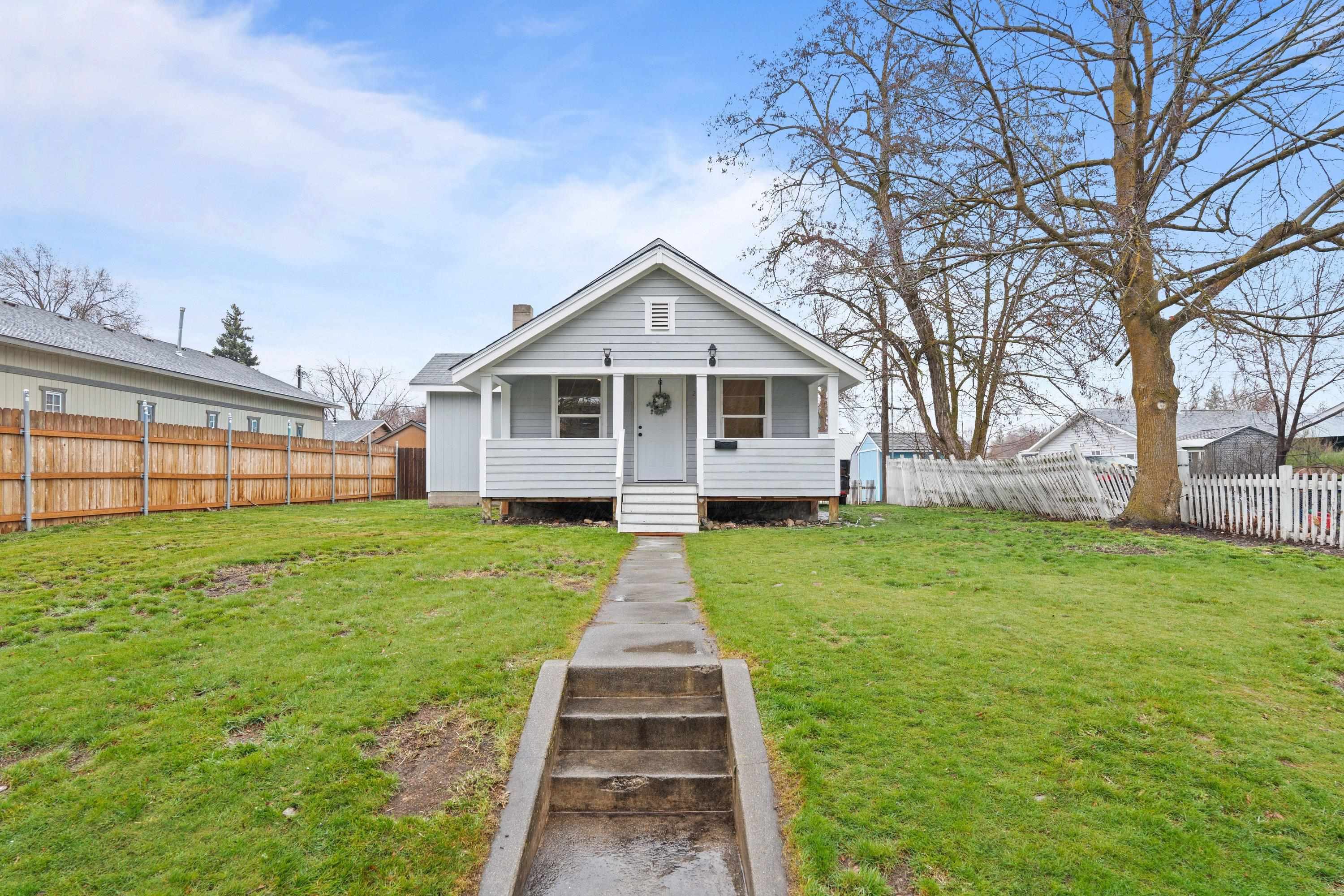 2317 E 6th Ave - Photo 2