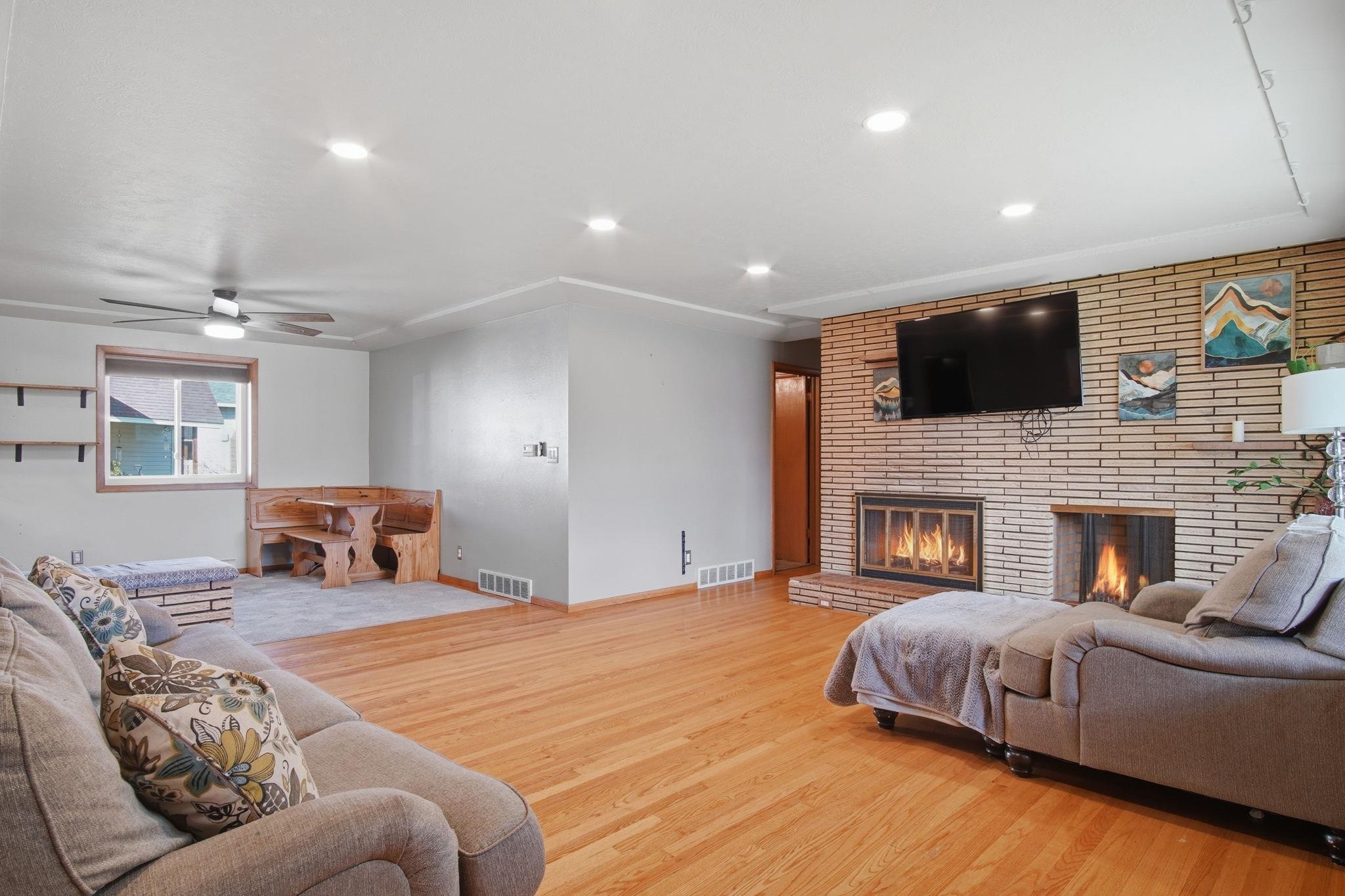 1110 W QUEEN Ave - Photo 3