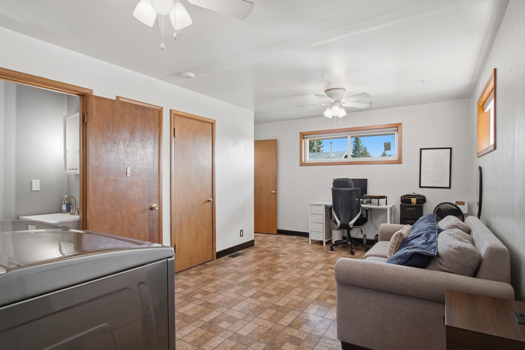 1110 W QUEEN Ave - Photo 8