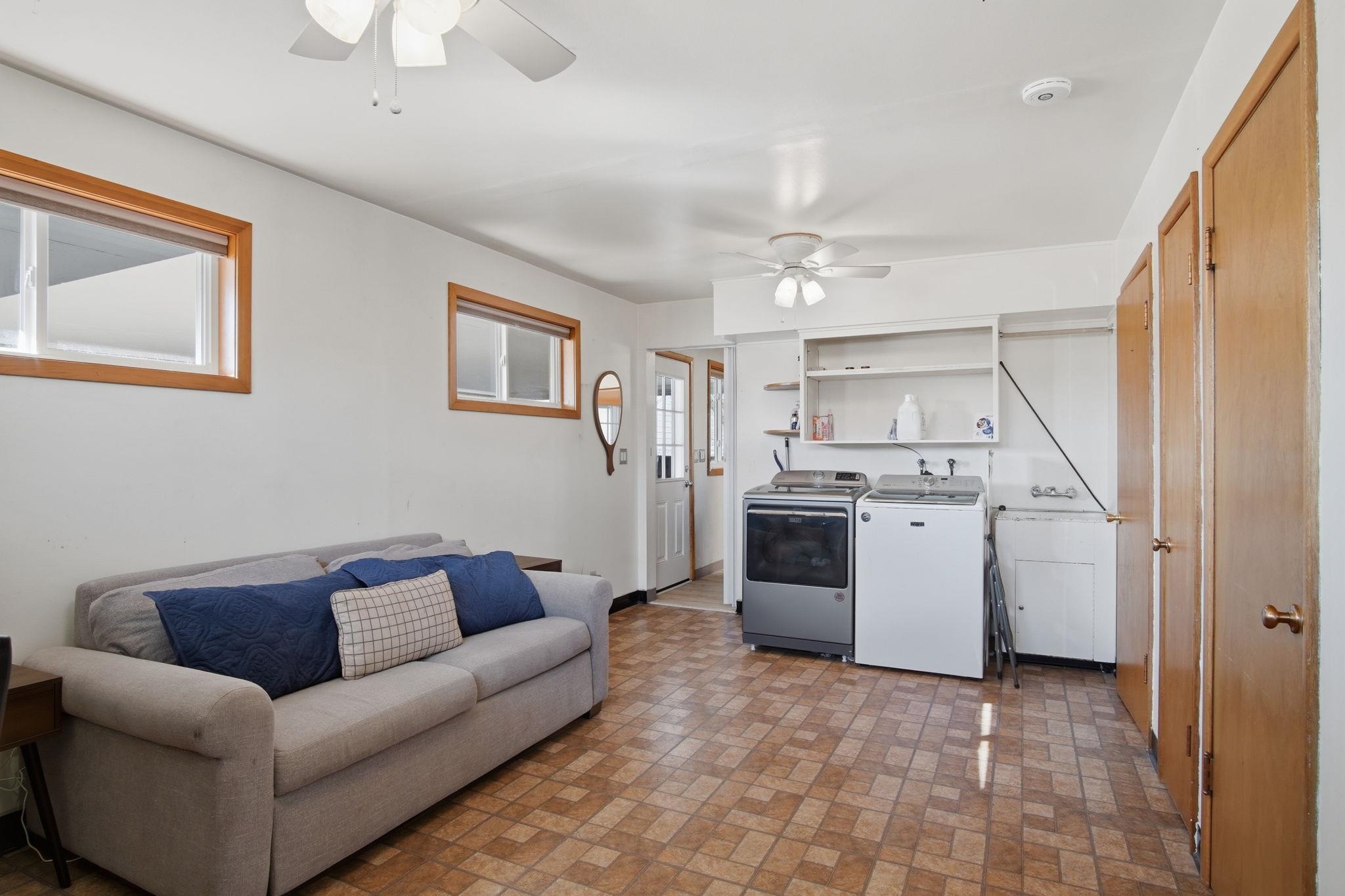 1110 W QUEEN Ave - Photo 9