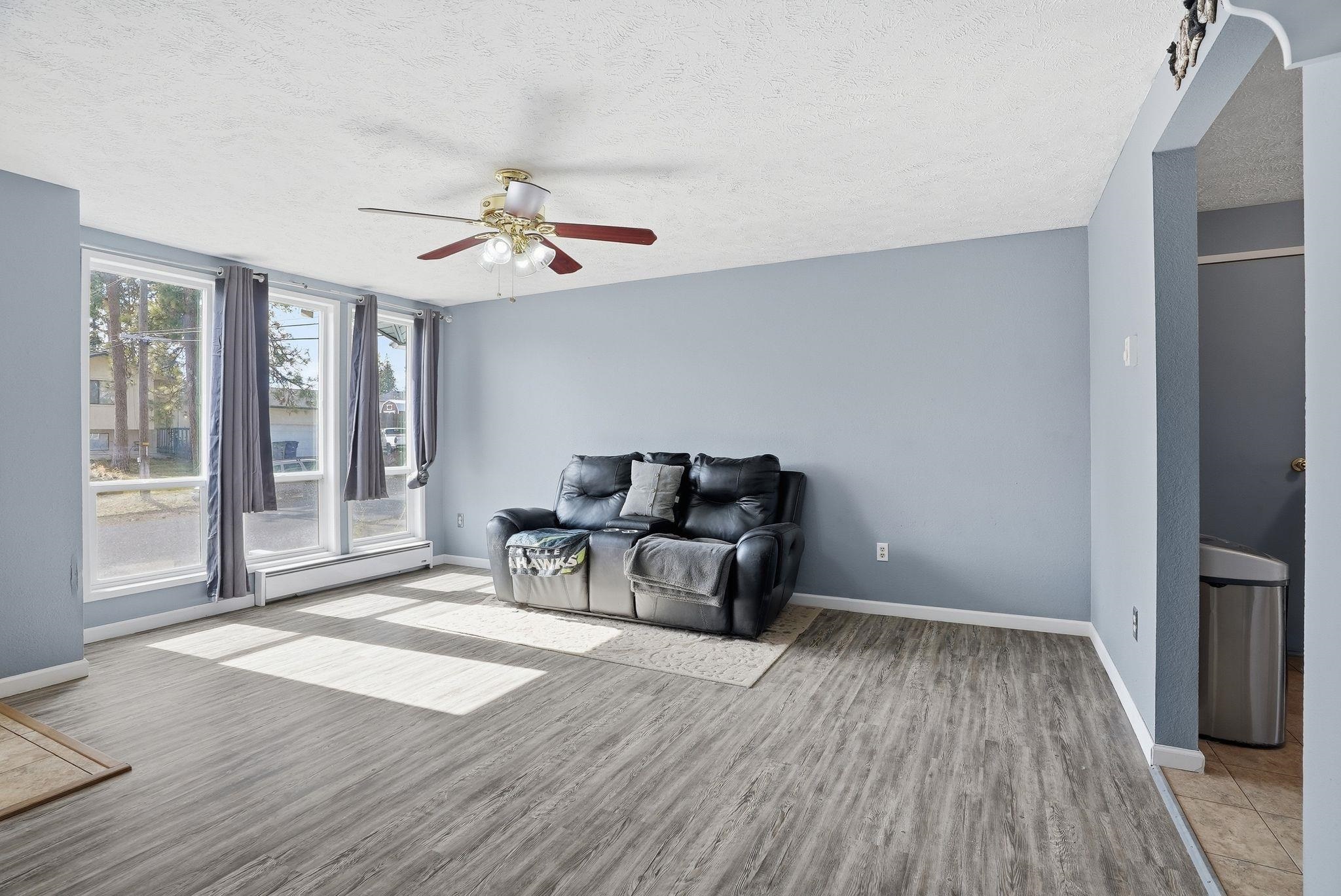 1045 E Evergreen Dr - Photo 4