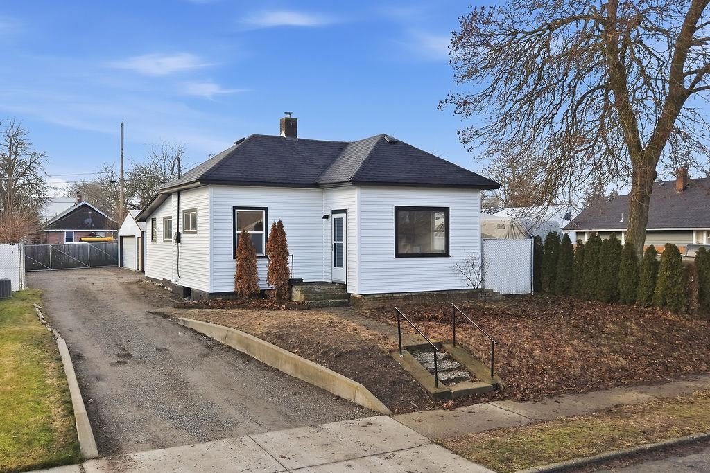2804 E Rowan Ave - Photo 2
