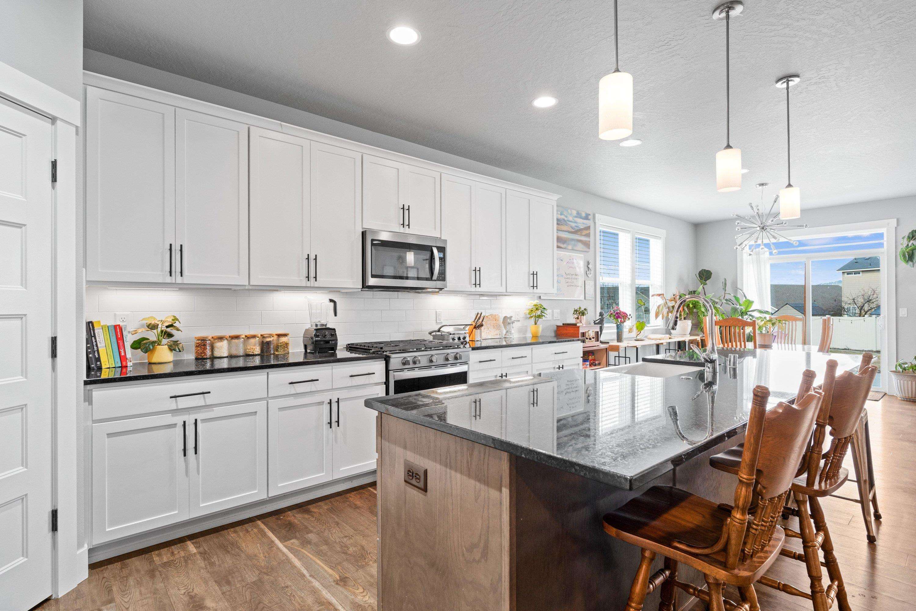 1737 N Meyers Ct - Photo 4