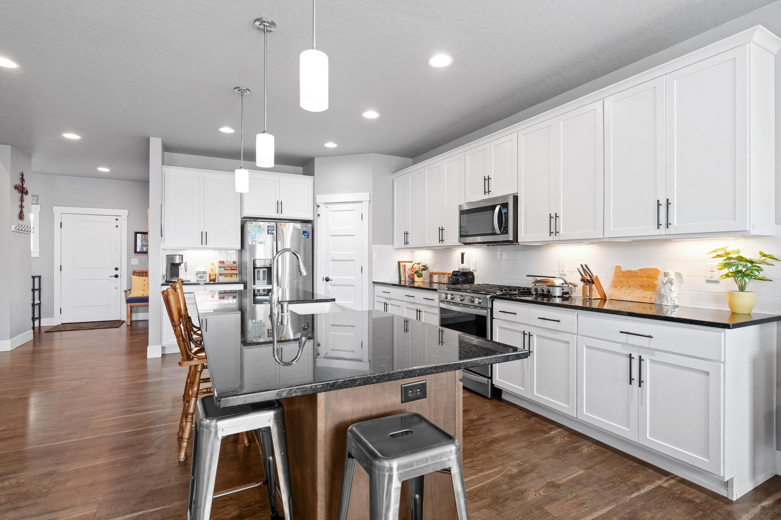 1737 N Meyers Ct - Photo 6