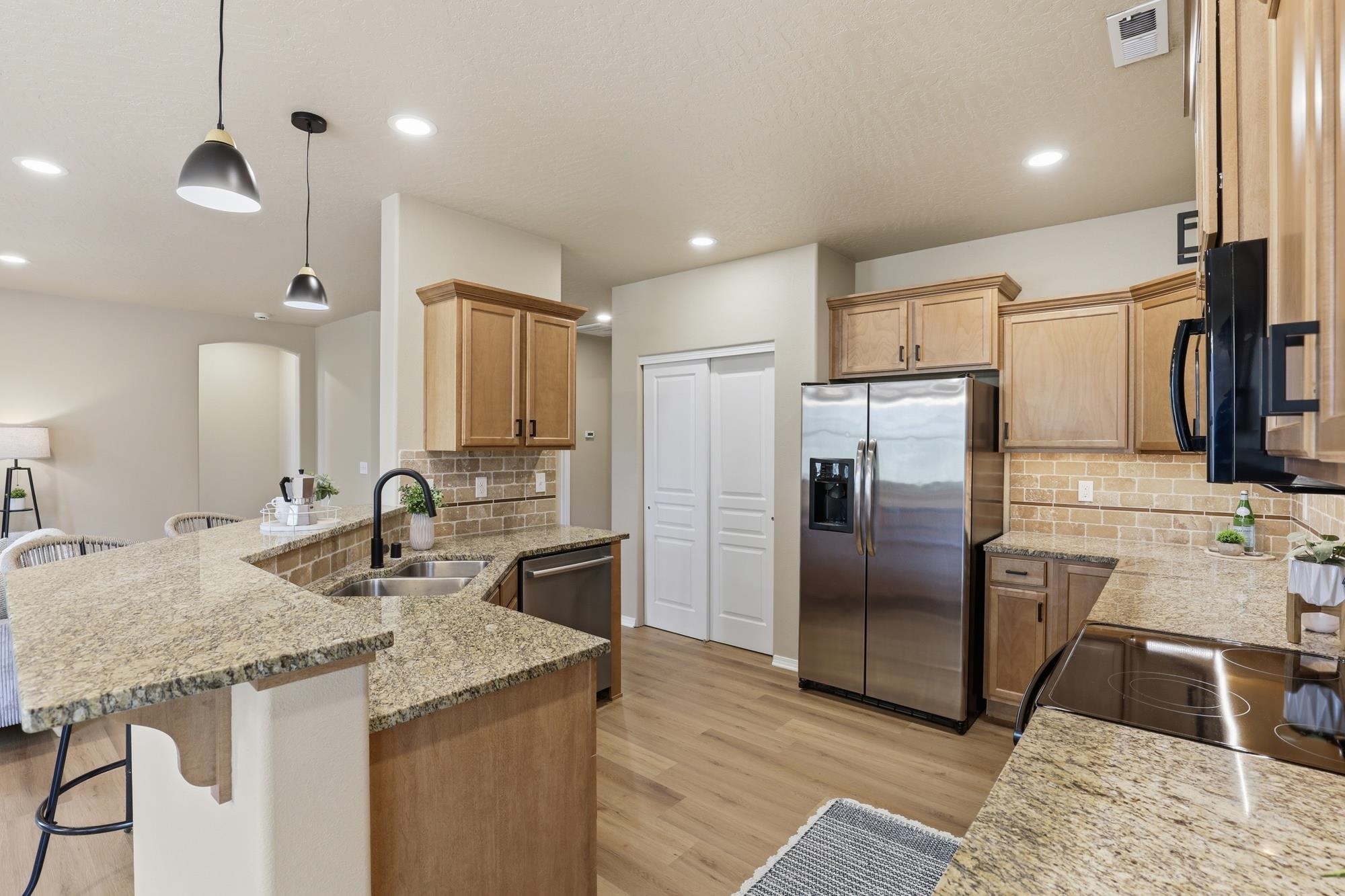 4605 E 22nd Ct - Photo 18