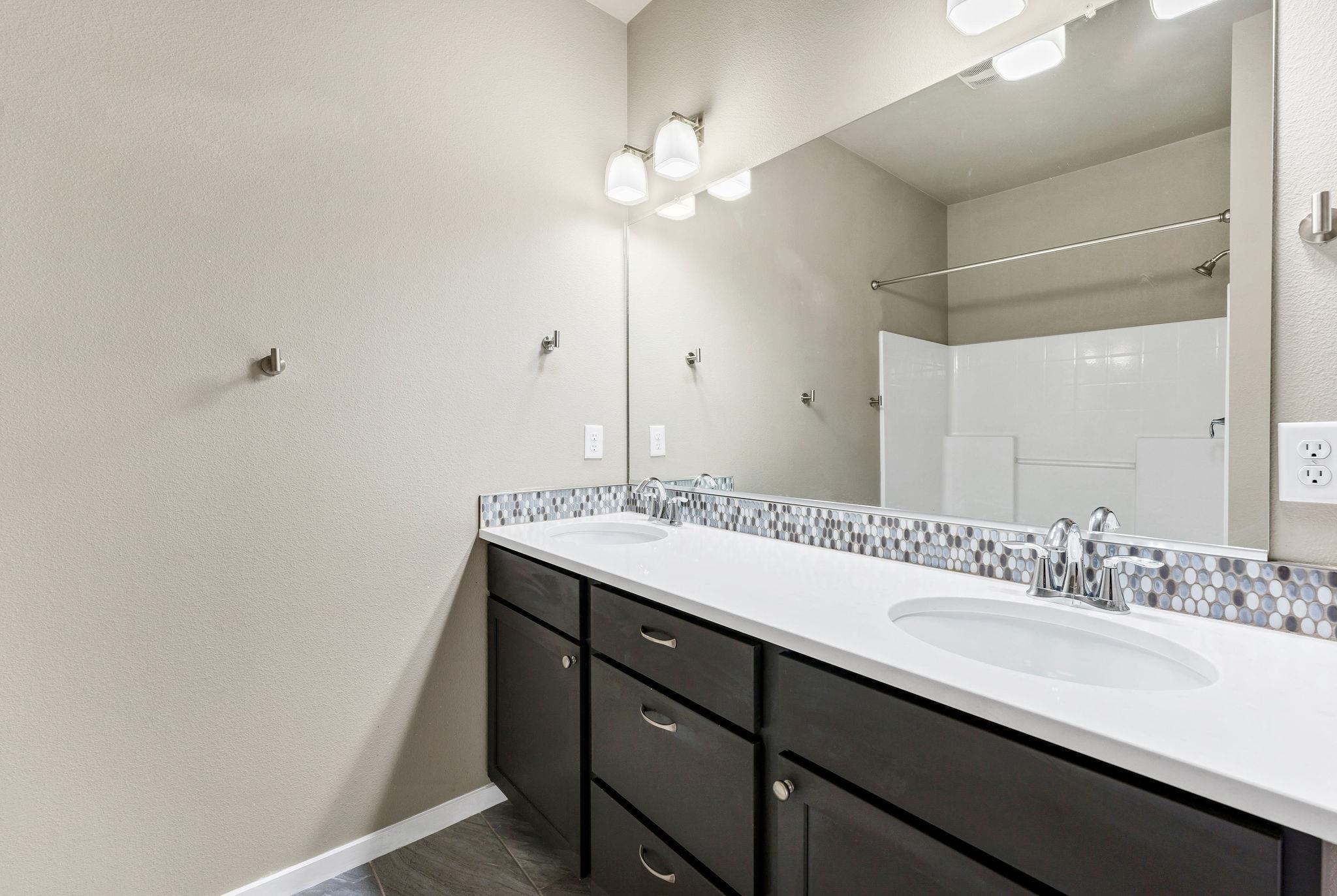 2121 W Bridge Ave - Photo 13
